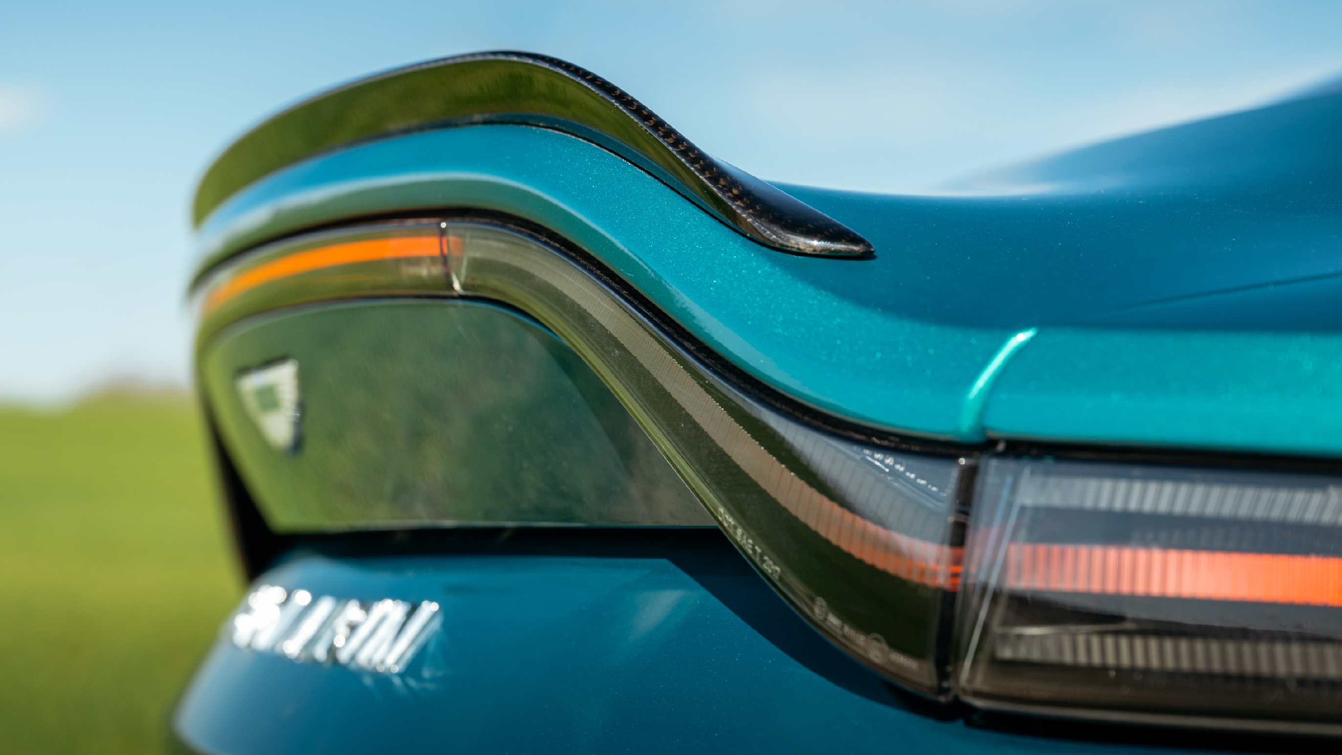 Aston Martin Vantage S details