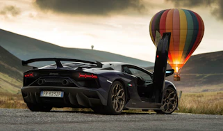 Lamborghini Aventador with a hot air balloon