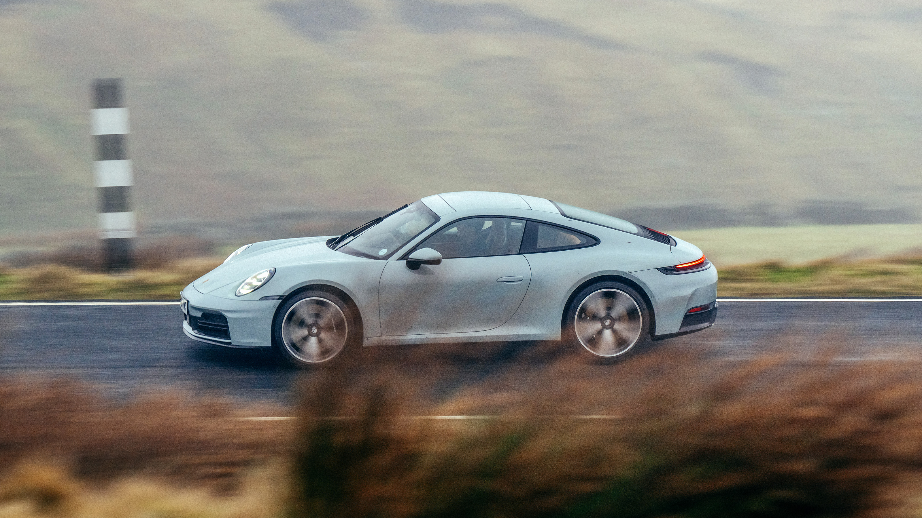 Porsche 911 Carrera S – side