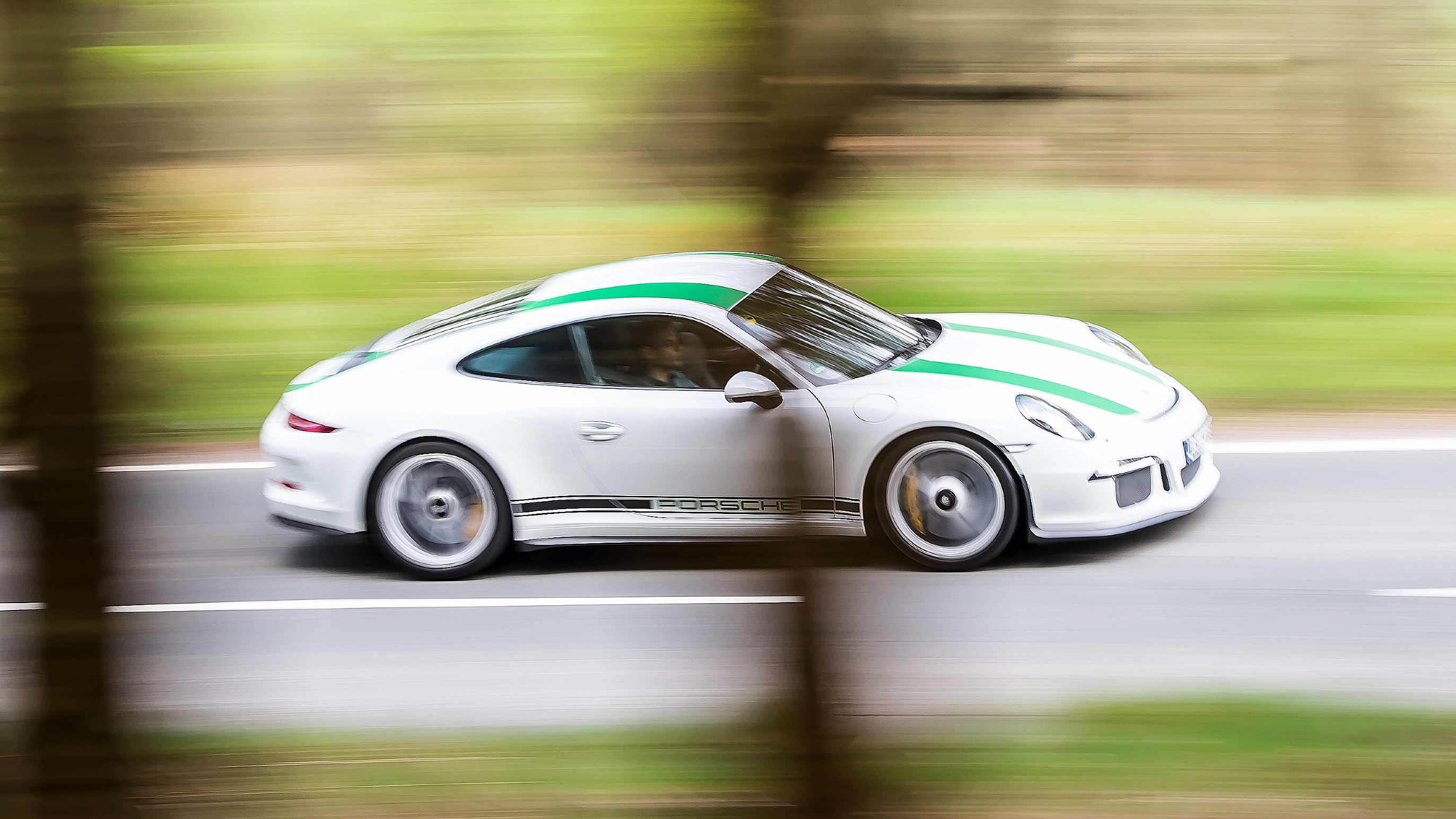 Porsche 911 R – side