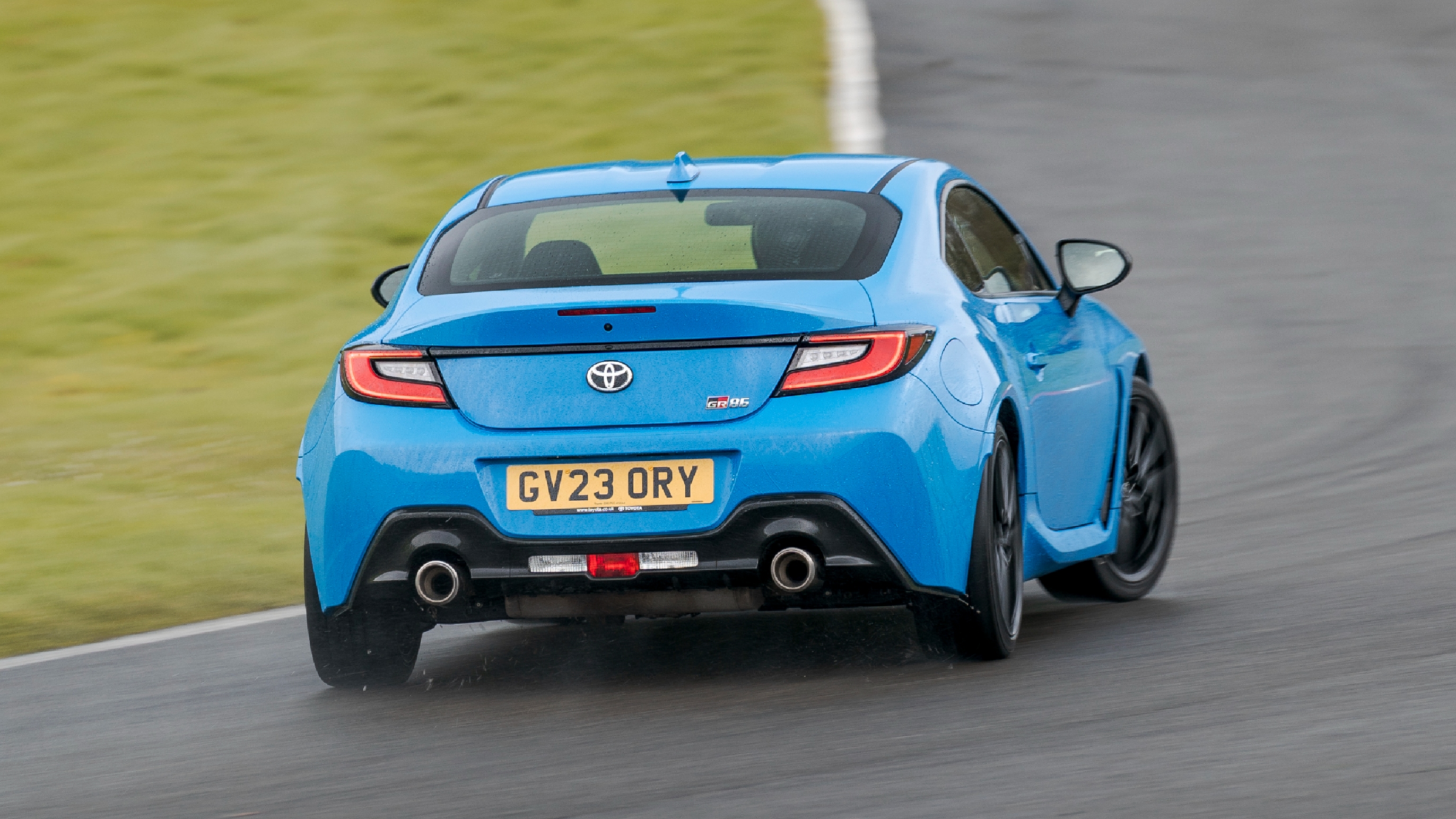 Toyota GR86 rear track
