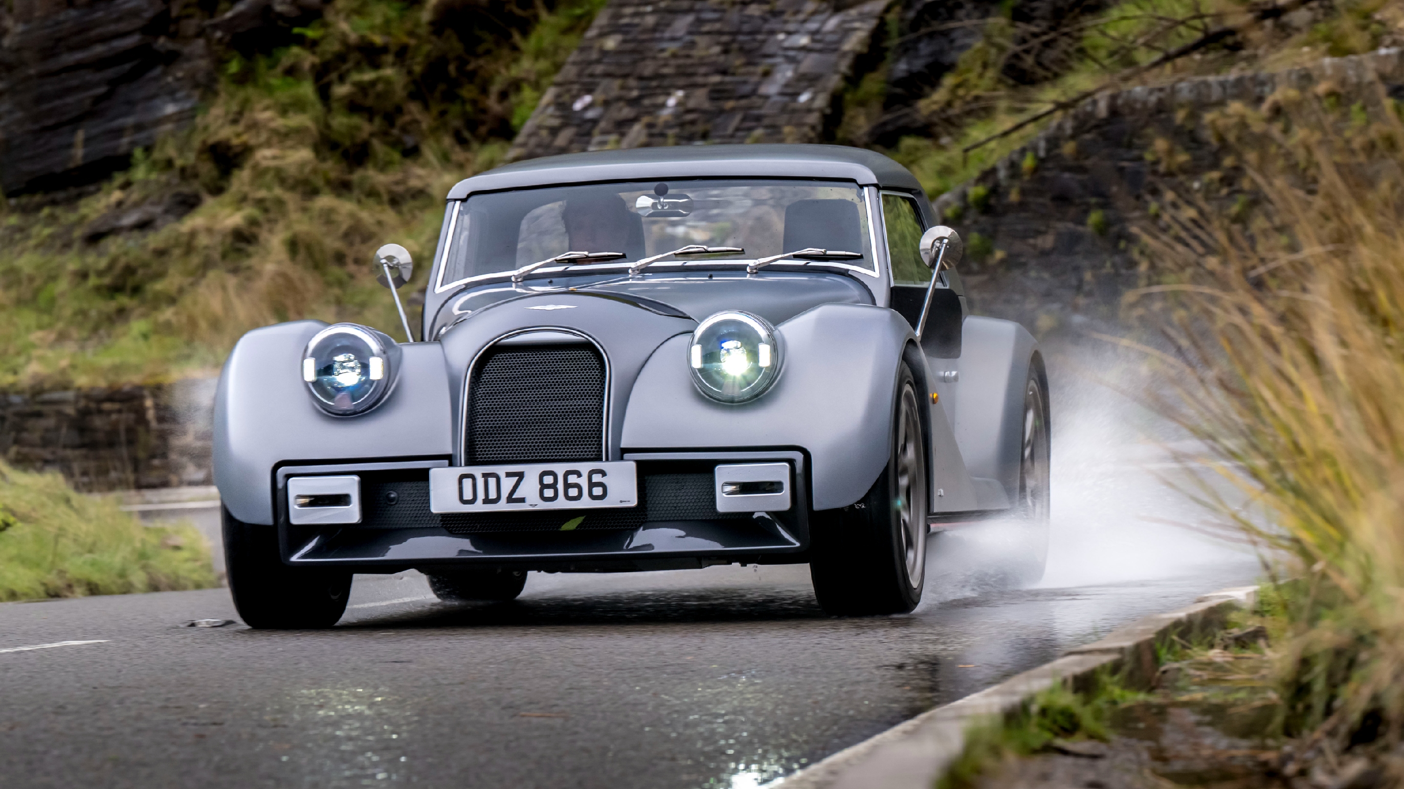 Morgan Supersport 400 front