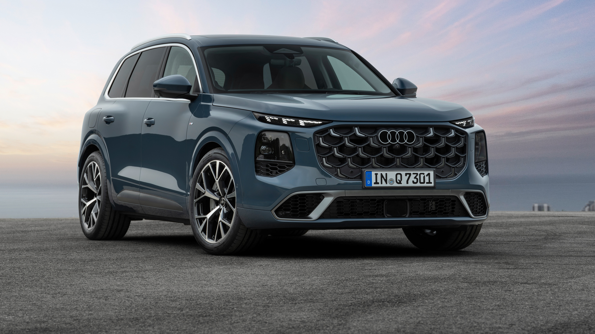 Audi Q7 front