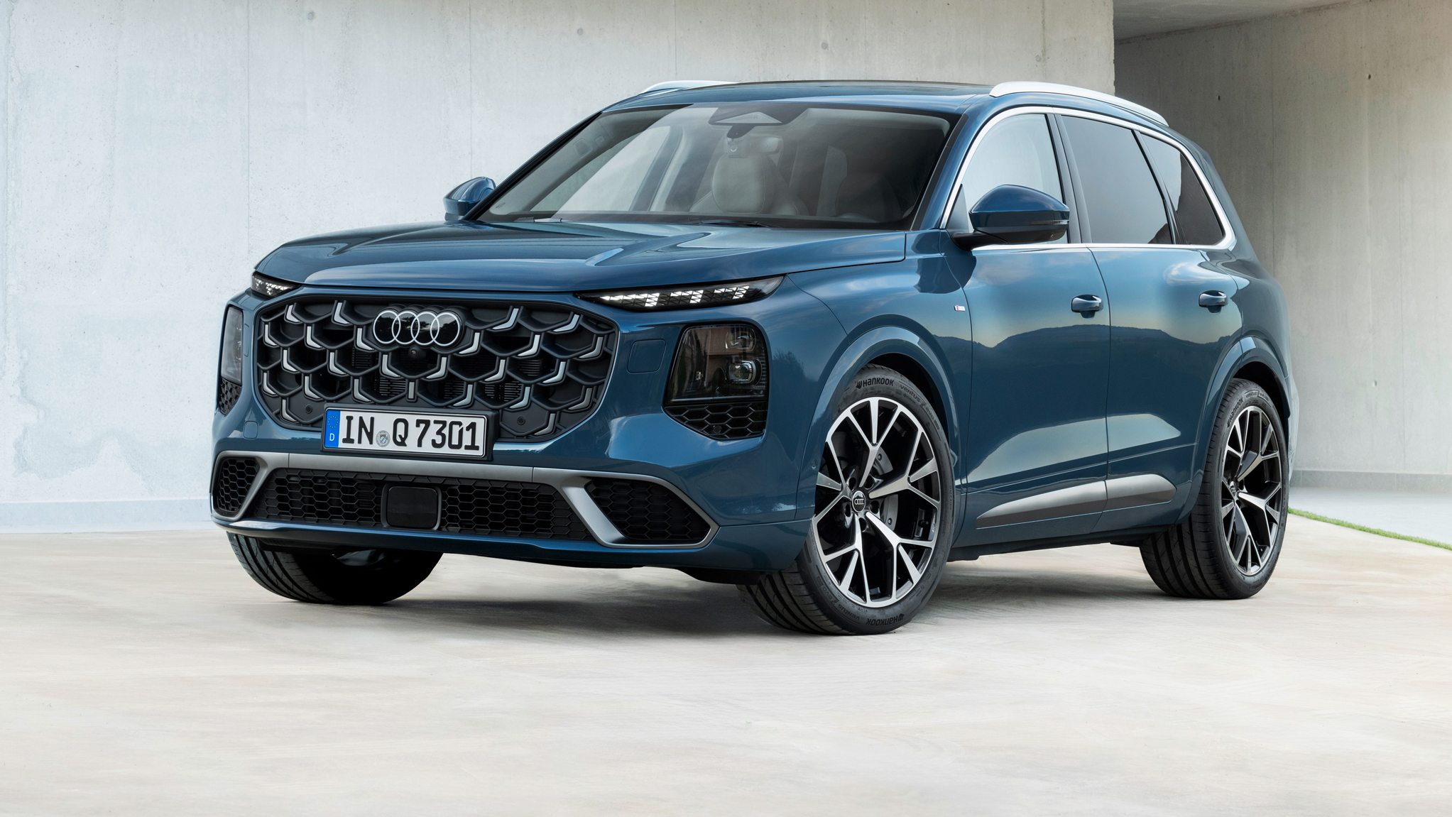 Audi Q7 front