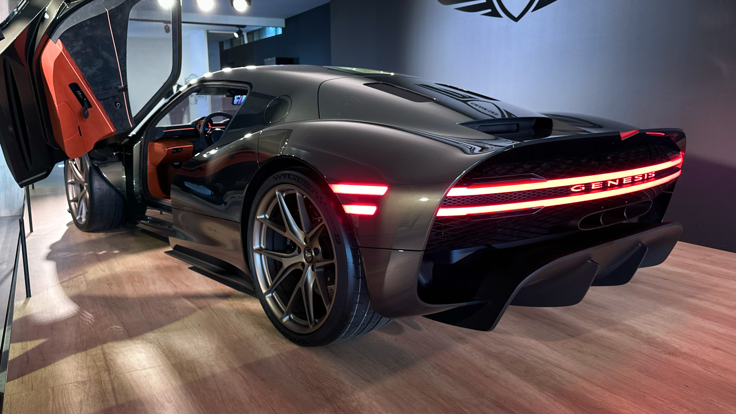 Genesis Magma GT