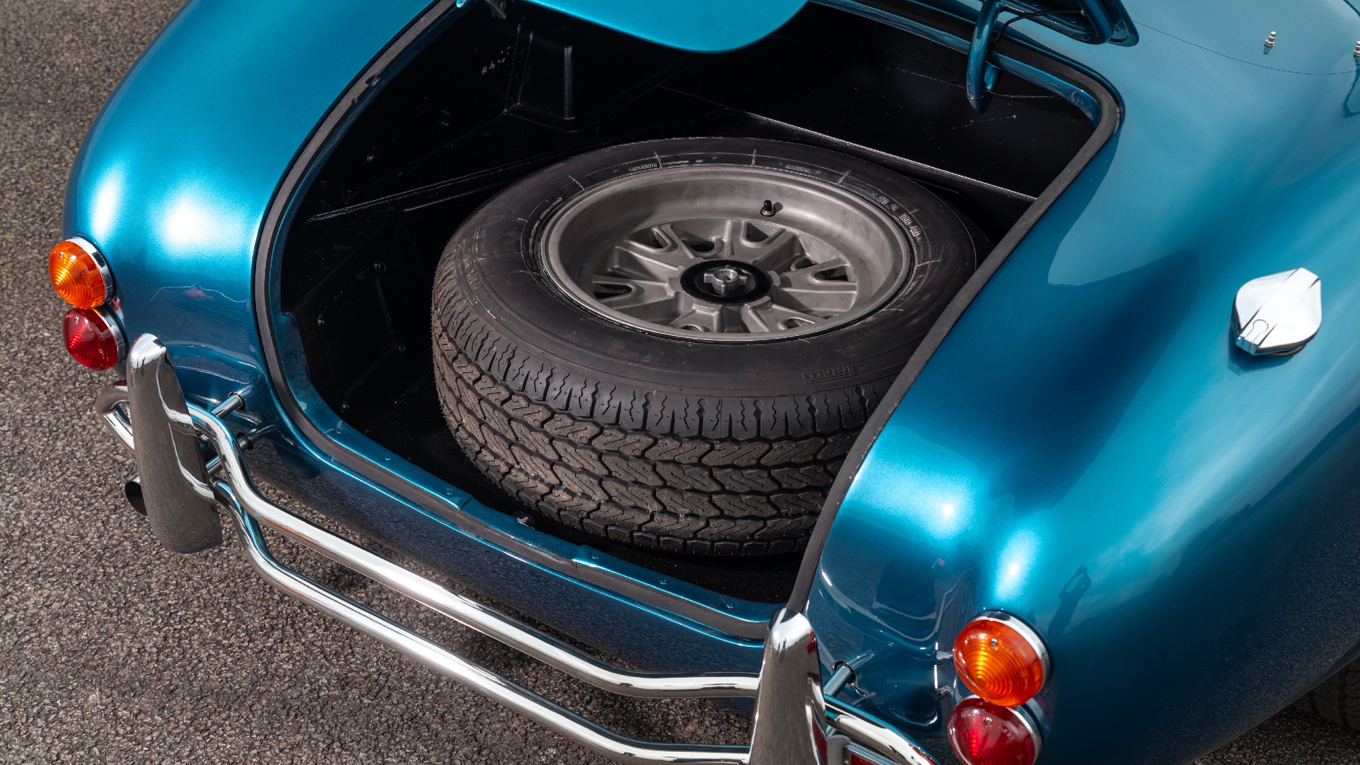 AC Cobra 289 boot