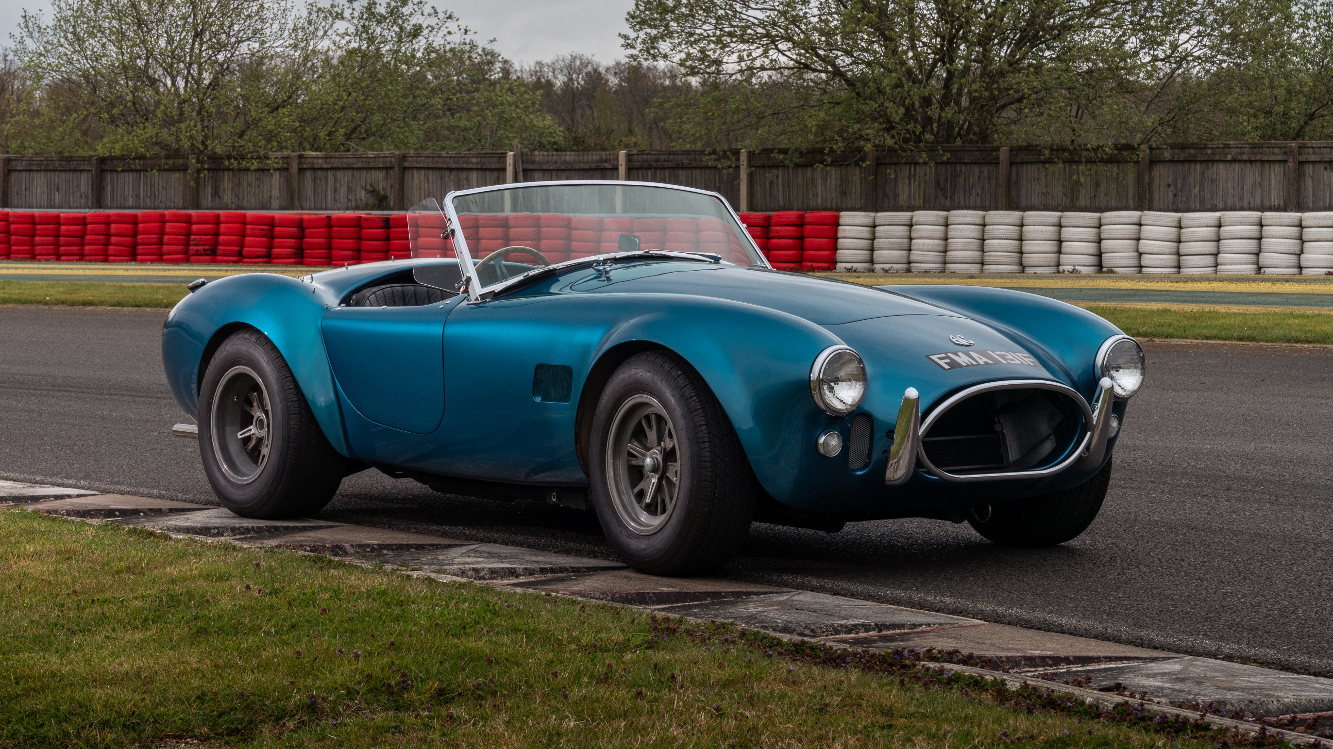 AC Cobra 289 front