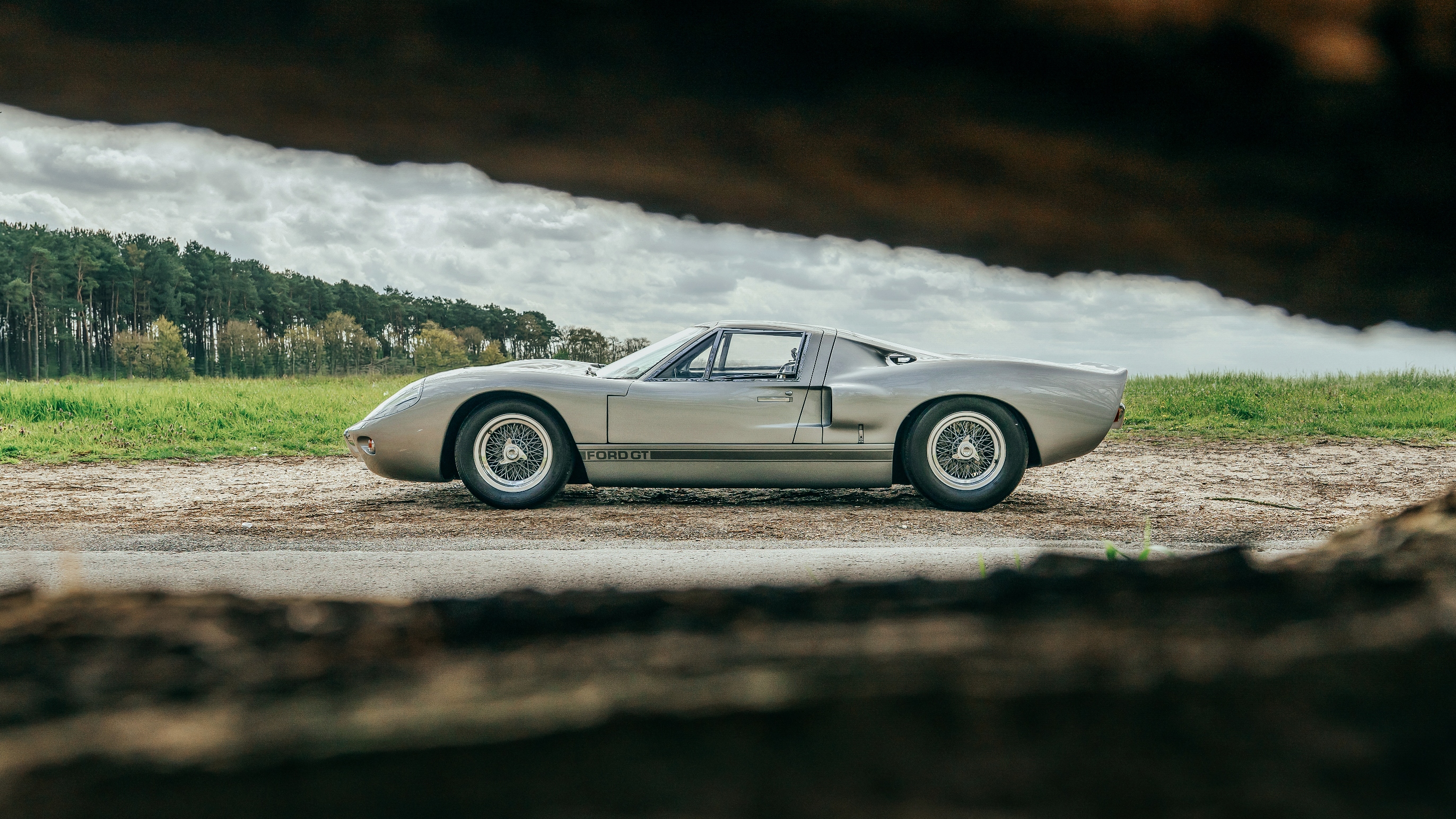 Ford GT40 side