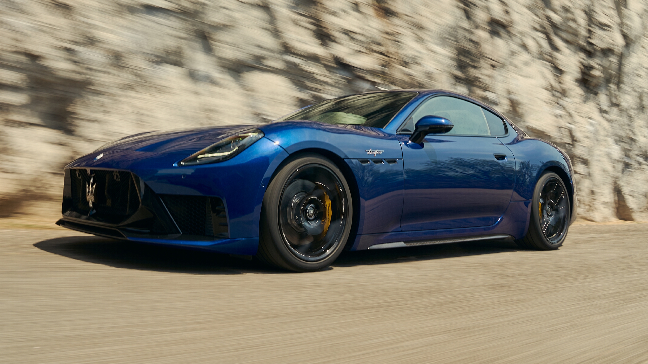 Maserati GranTurismo Trofeo front