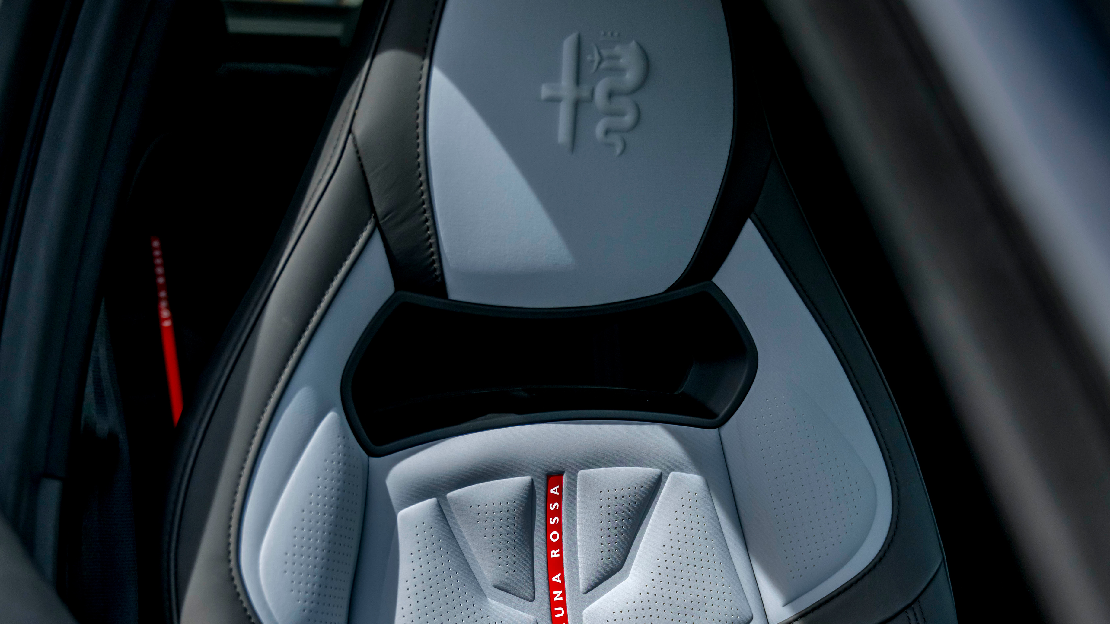 Alfa Romeo Giulia Quadrifoglio Luna Rossa