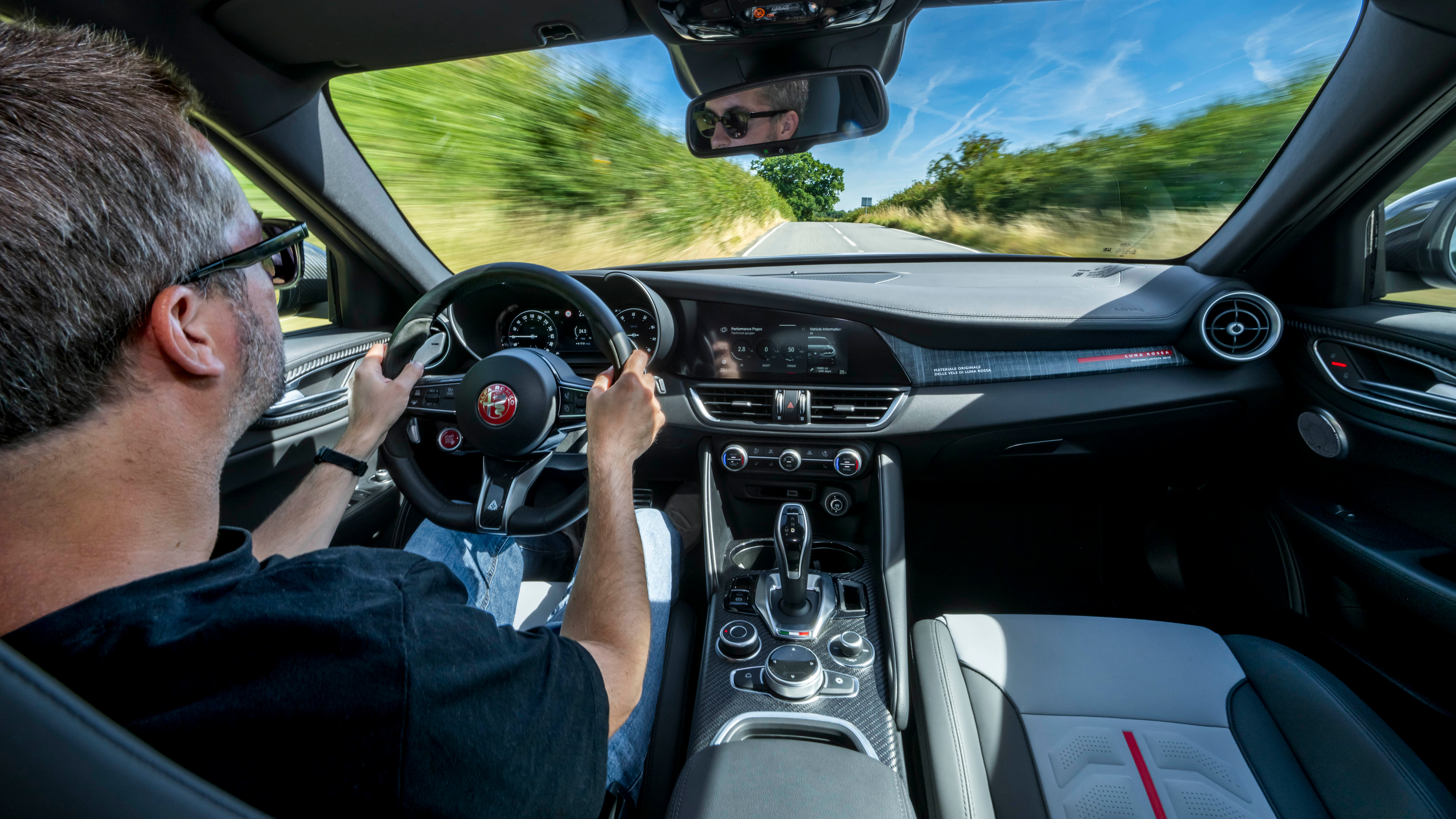 Alfa Romeo Giulia Quadrifoglio Luna Rossa