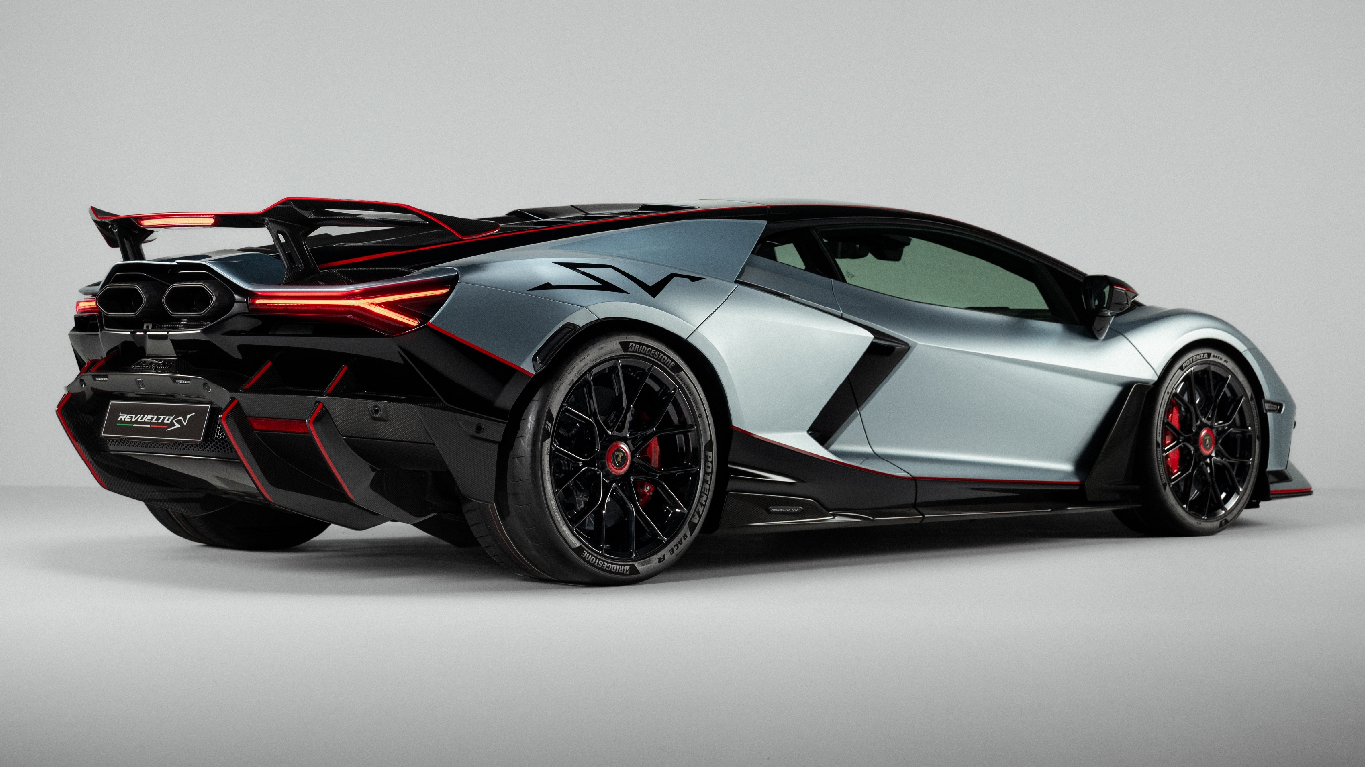 Lamborghini Revuelto SV