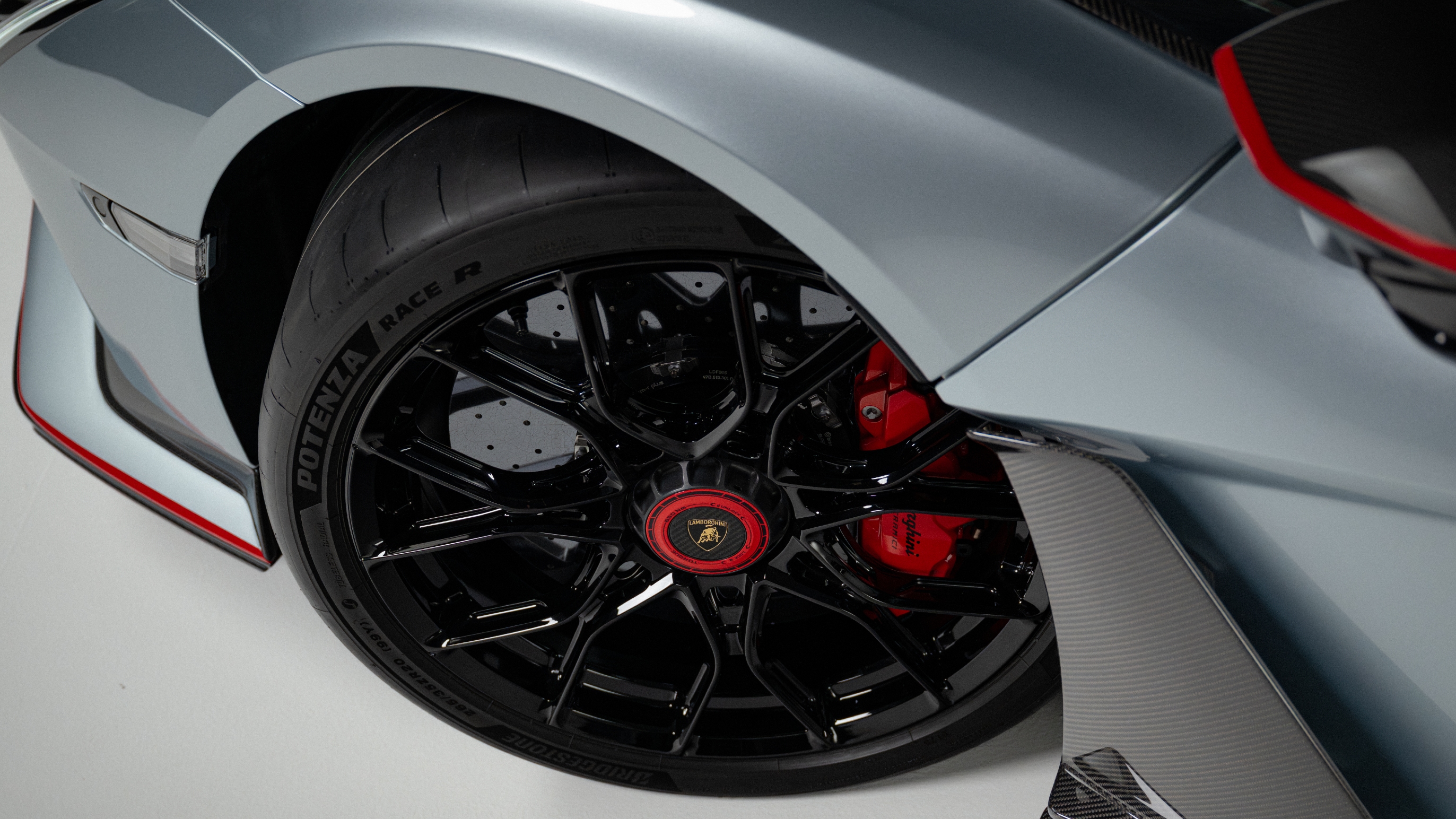Lamborghini Revuelto SV