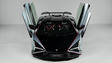 Lamborghini Revuelto SV