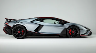Lamborghini Revuelto SV