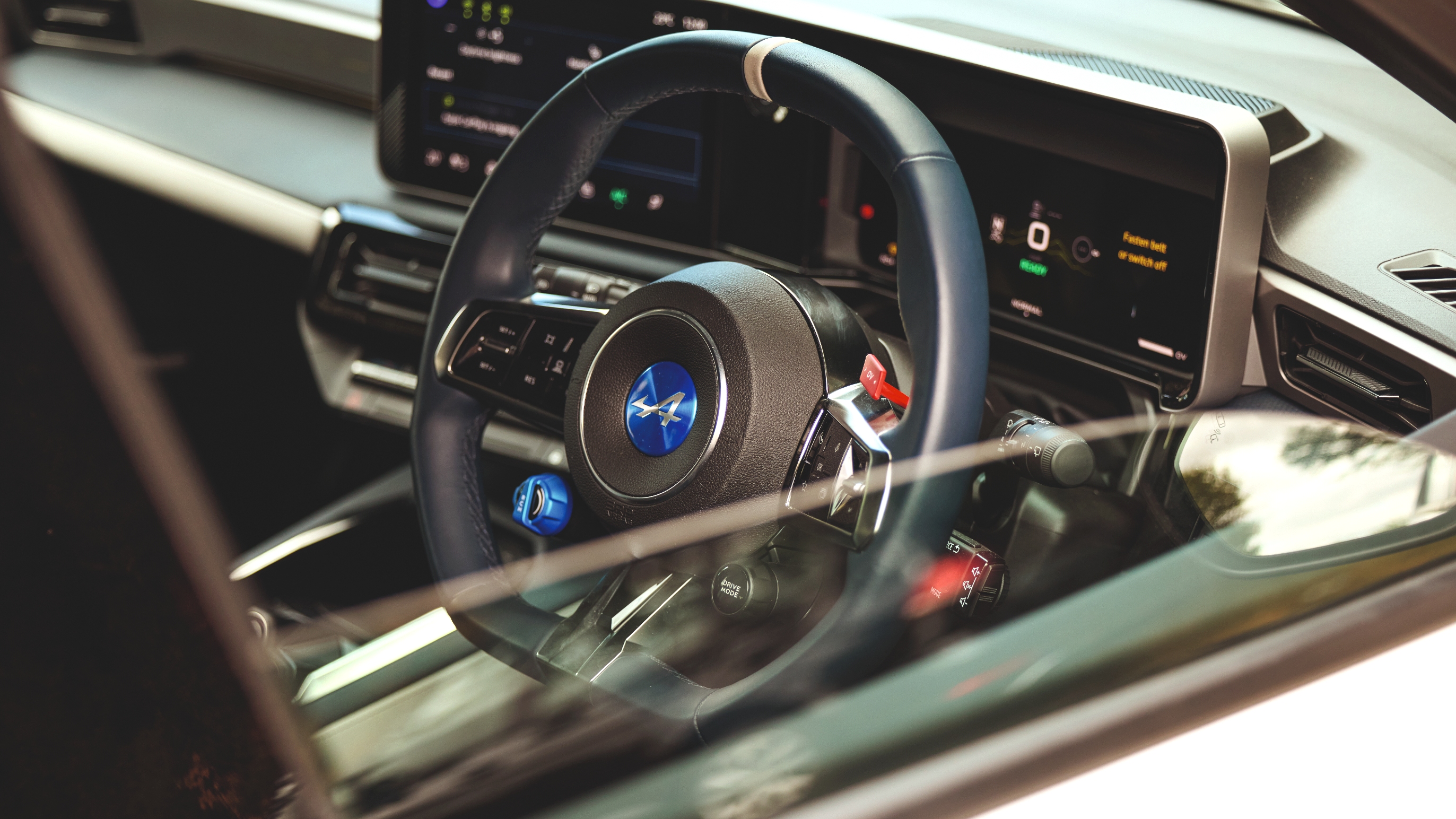 Mazda MX-5 v Alpine A290