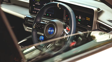 Mazda MX-5 v Alpine A290