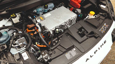 Mazda MX-5 v Alpine A290