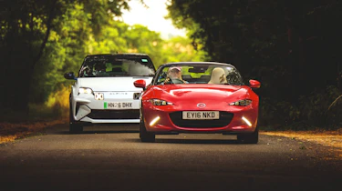 Mazda MX-5 v Alpine A290