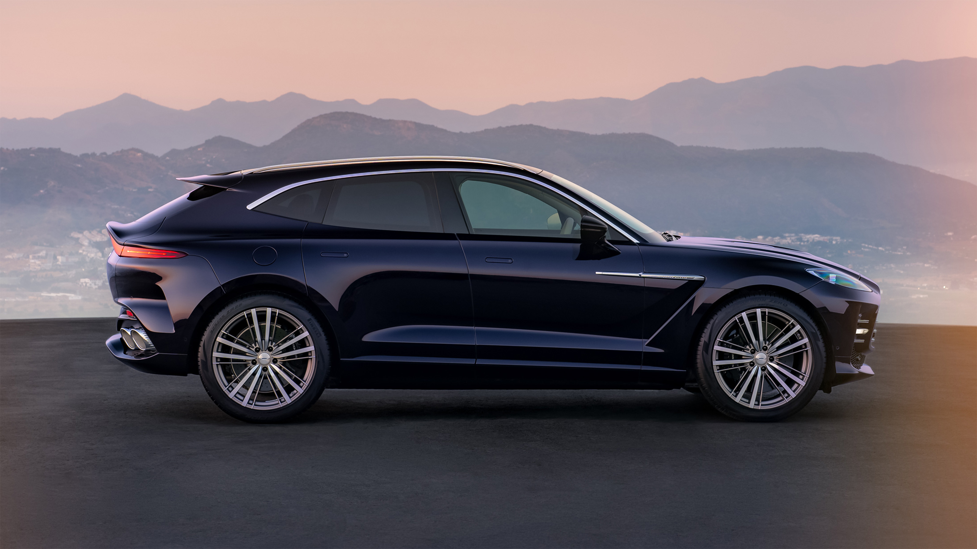 Aston Martin DBX GT