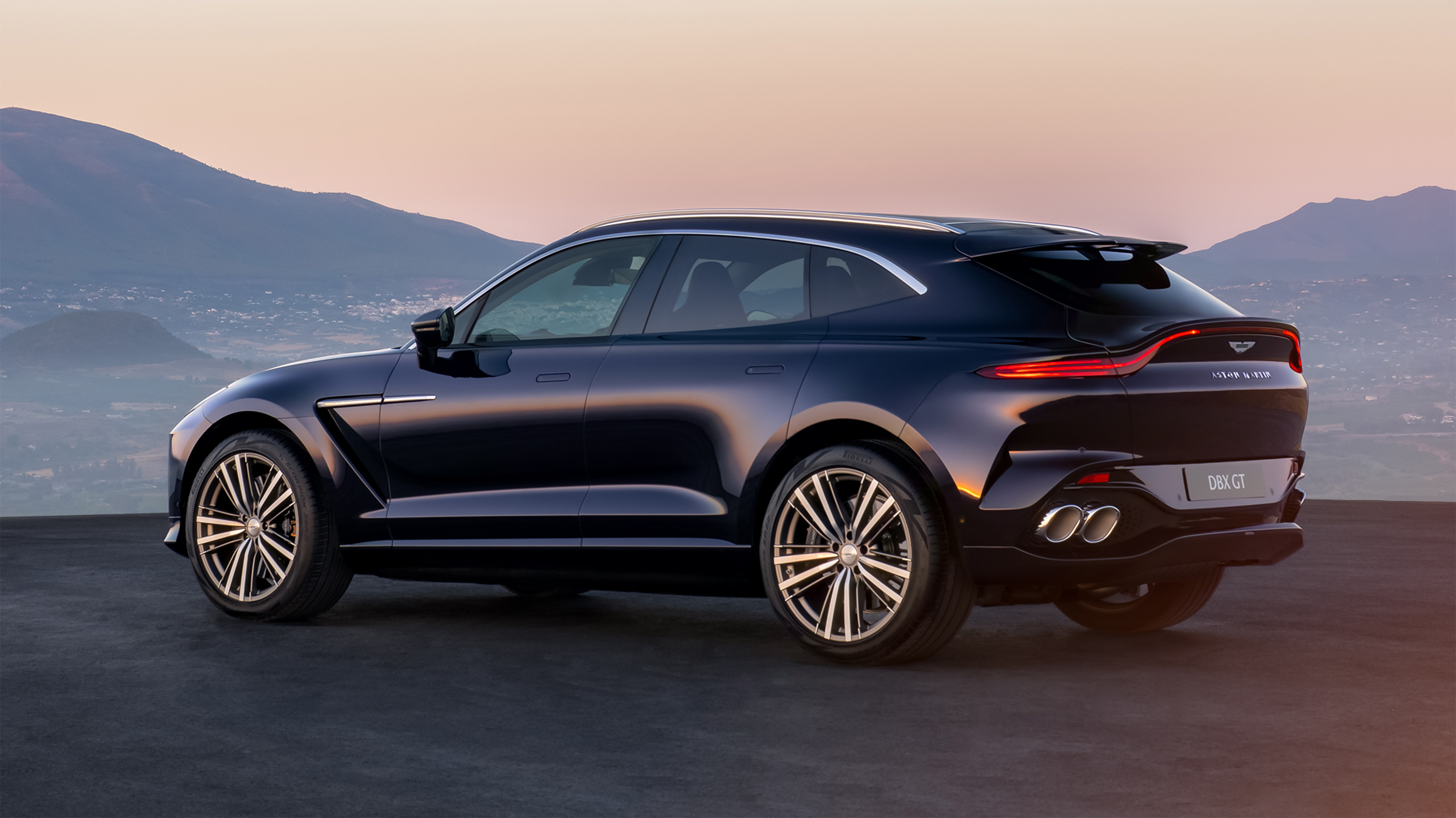 Aston Martin DBX GT