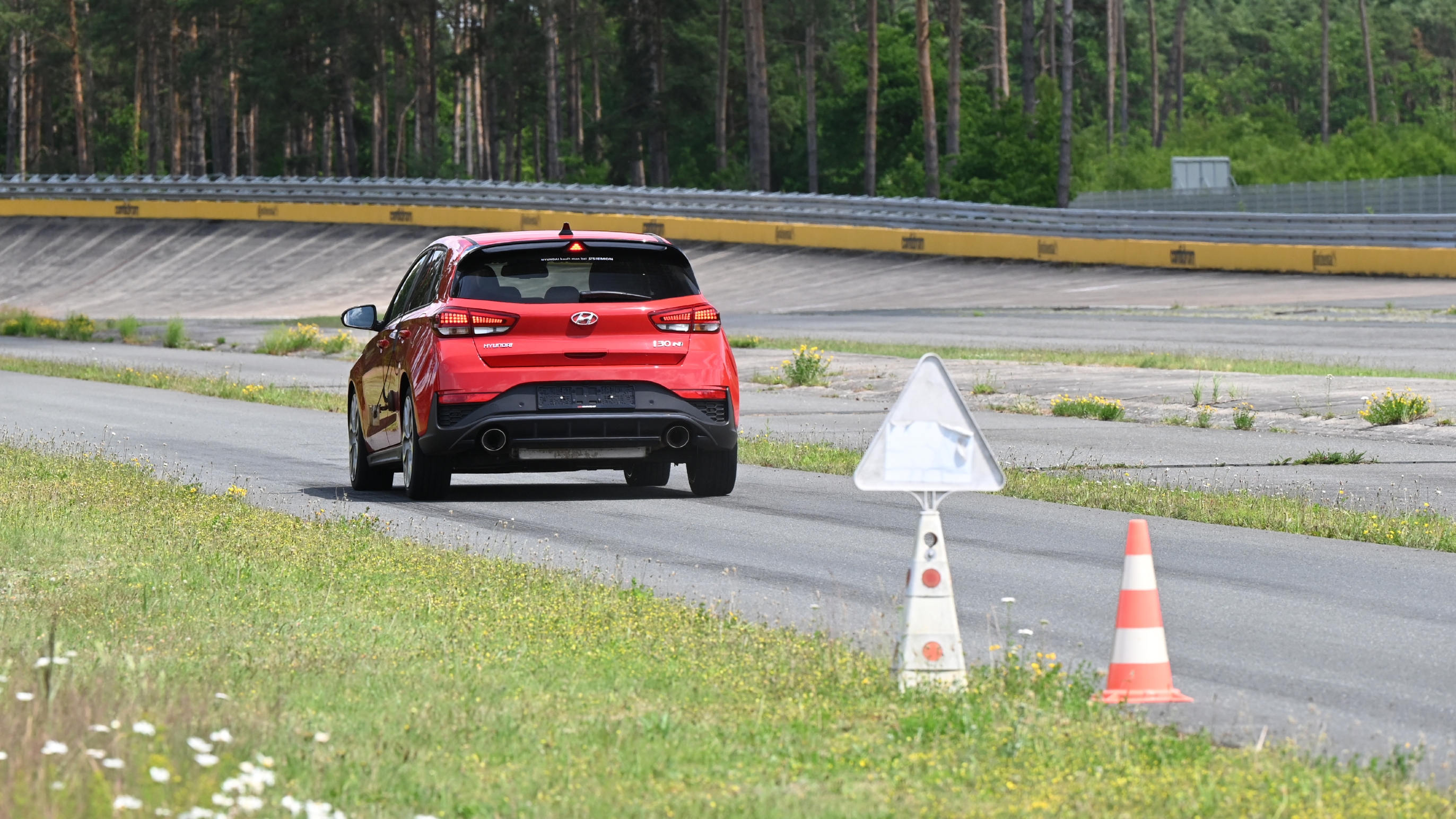 Dry braking tyre test