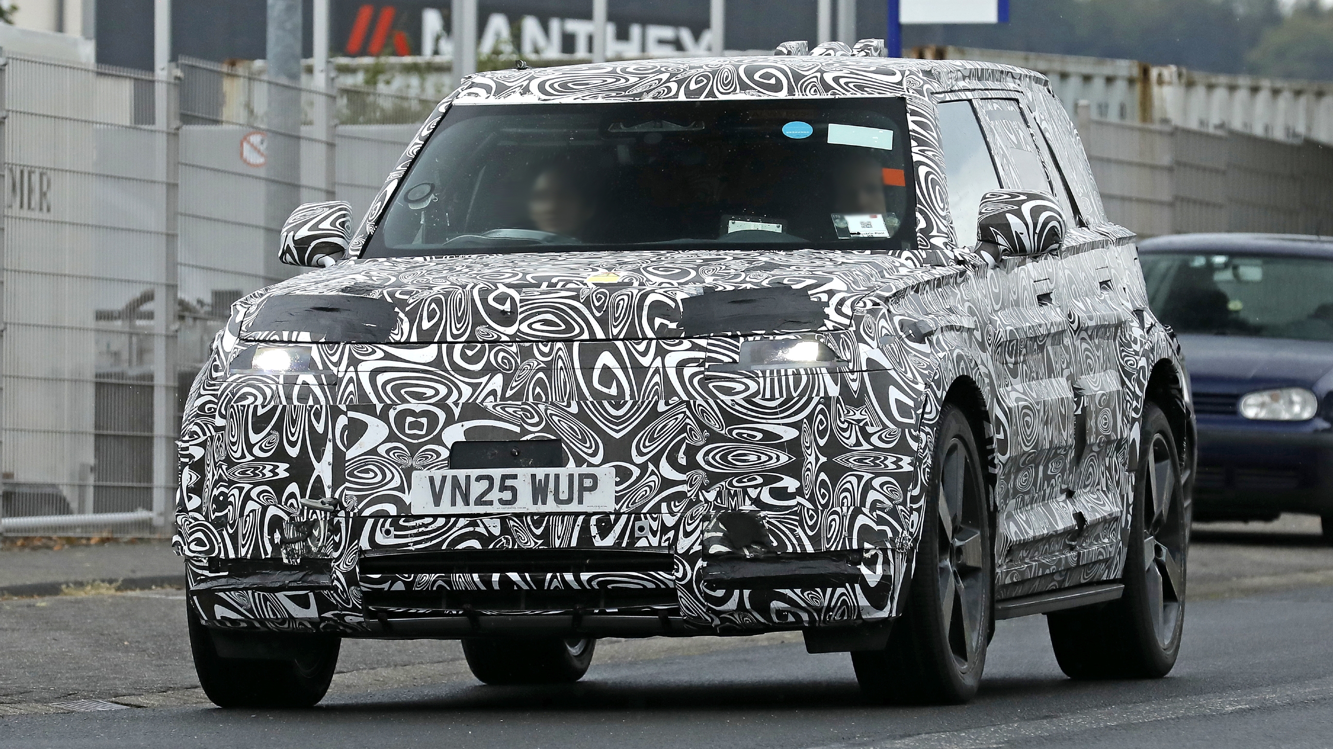 2028 Defender Sport