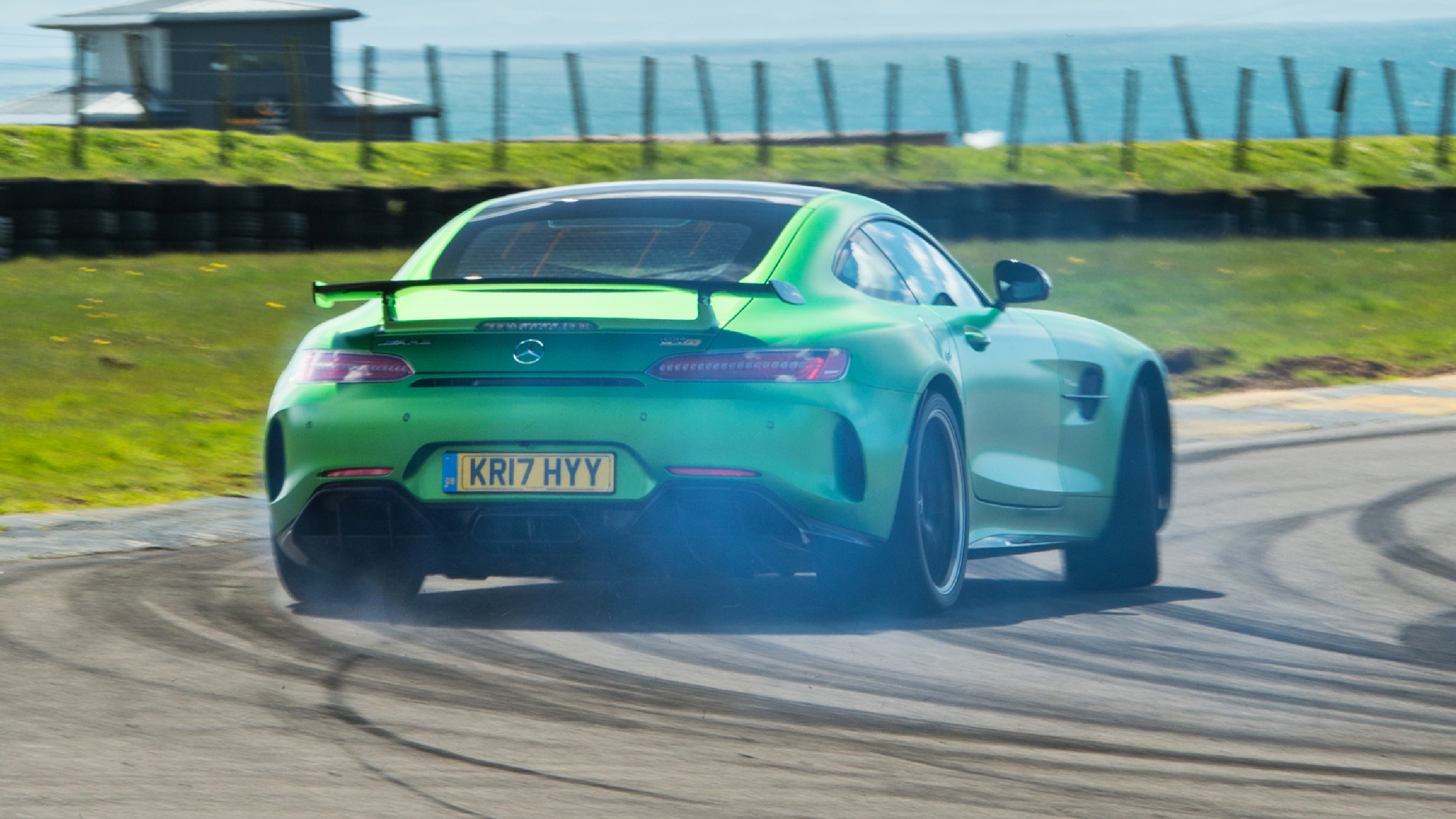 Mercedes-AMG GT R 