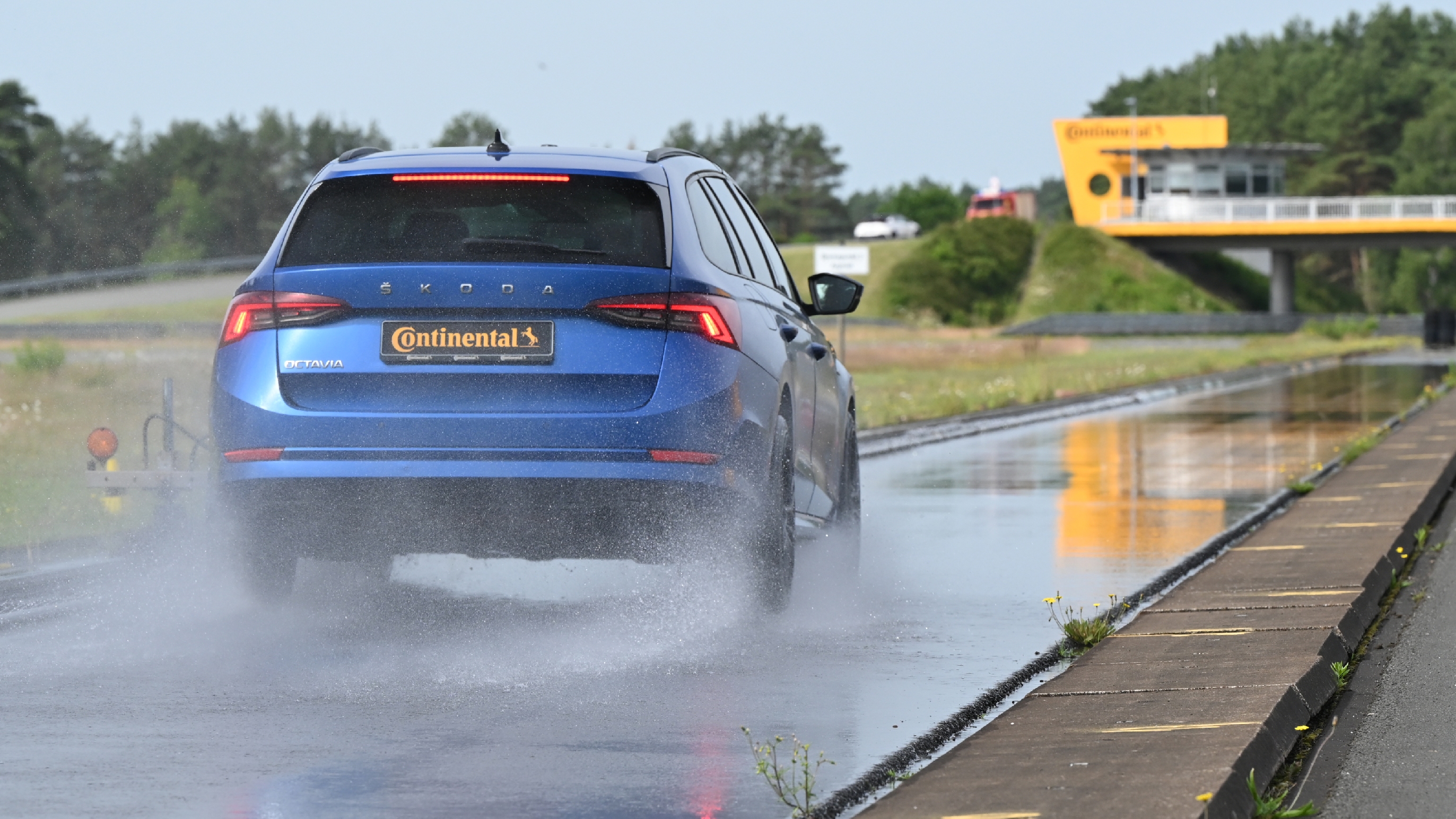 Wet braking tyre test