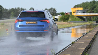 Wet braking tyre test