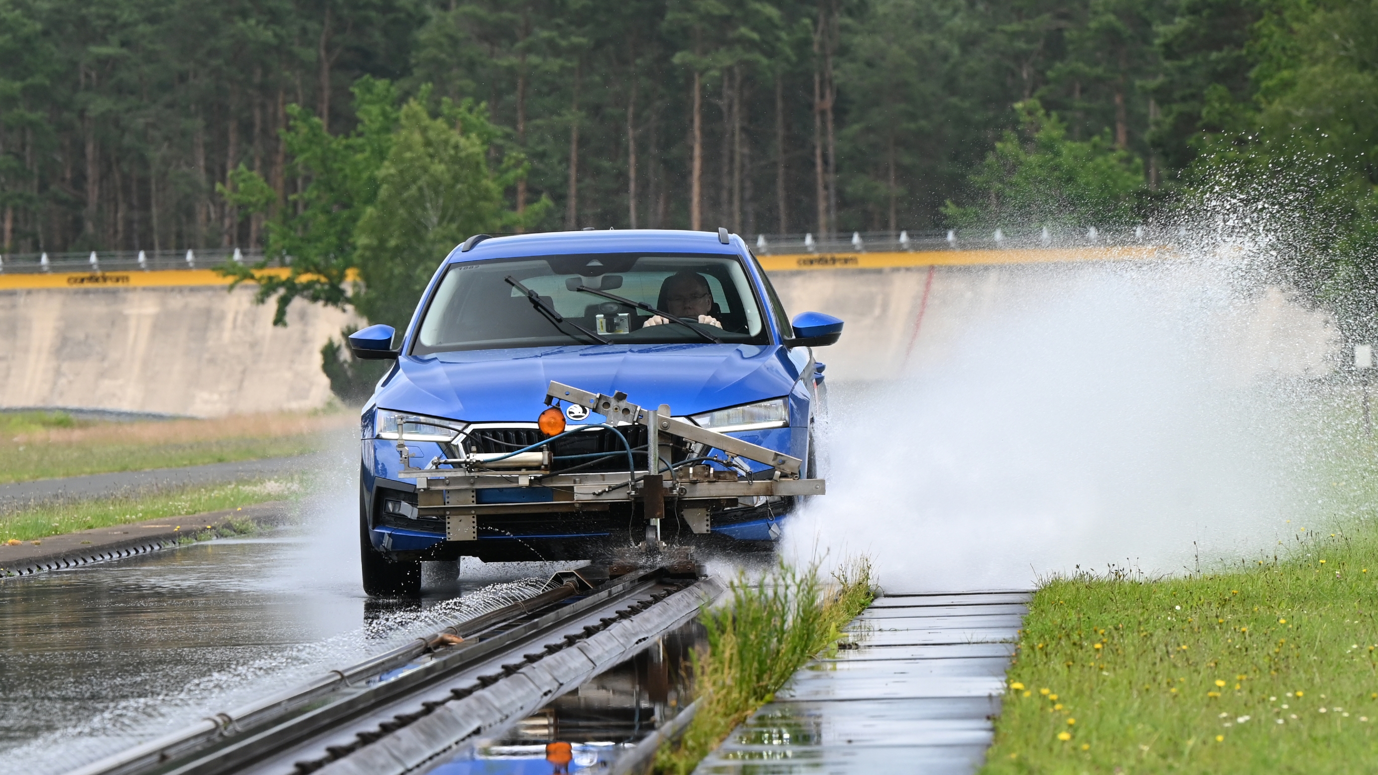 Wet straight line tyre test