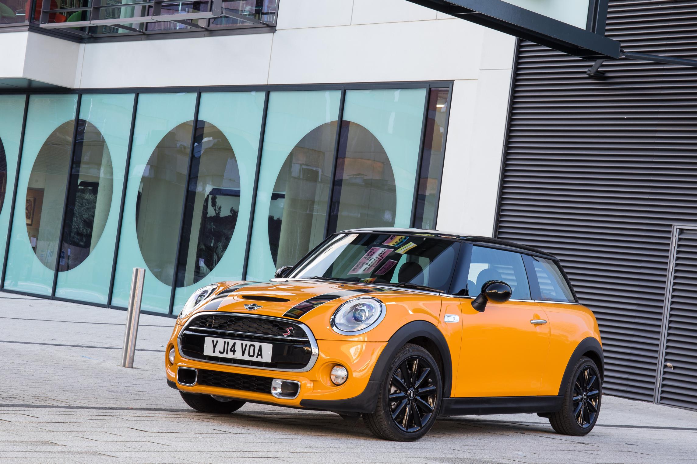 Mini Cooper S front 3/4 static