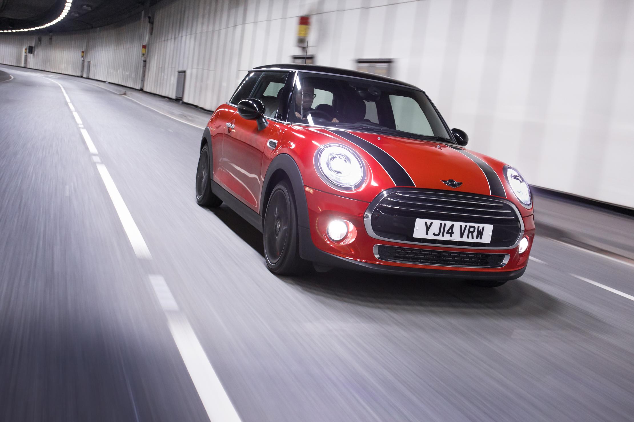 Mini Cooper D front 3/4 night