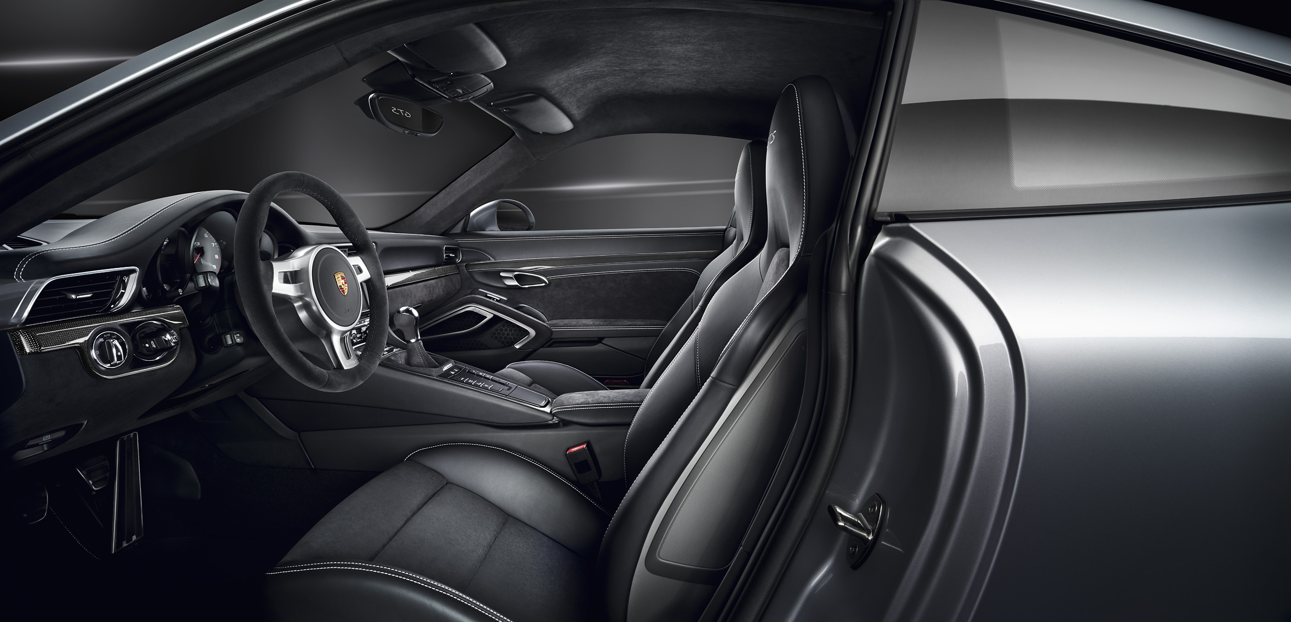 Porsche 911 GTS Coupe interior