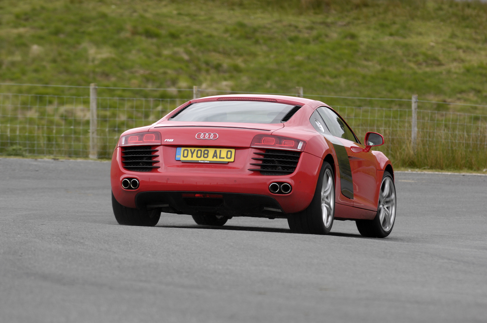 Audi R8 V8