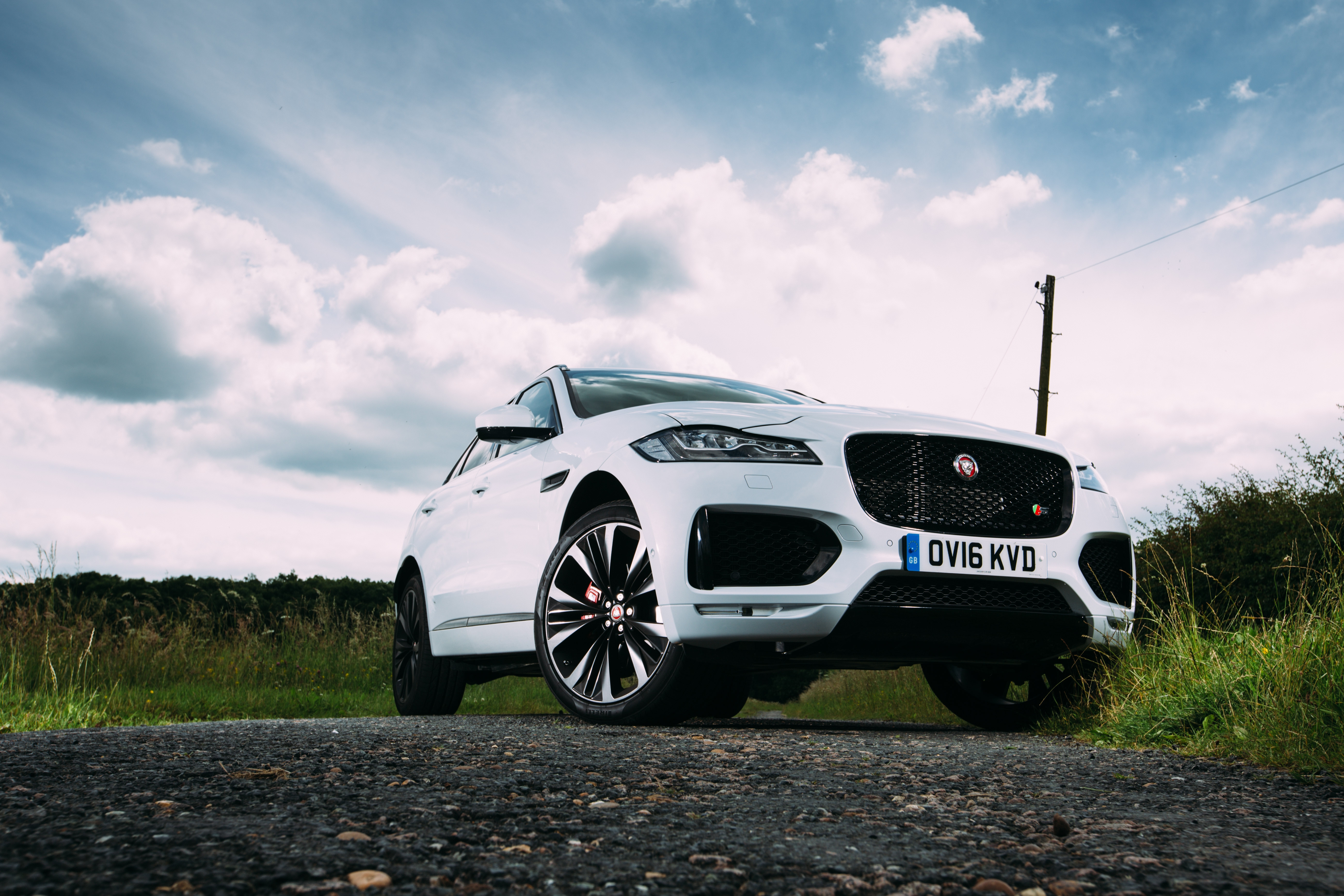 Jaguar F-Pace - Front