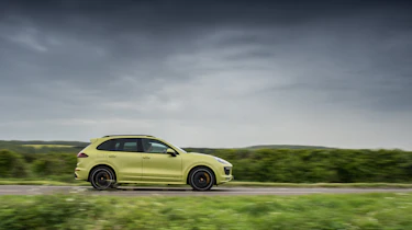 Porsche Cayenne GTS - Side