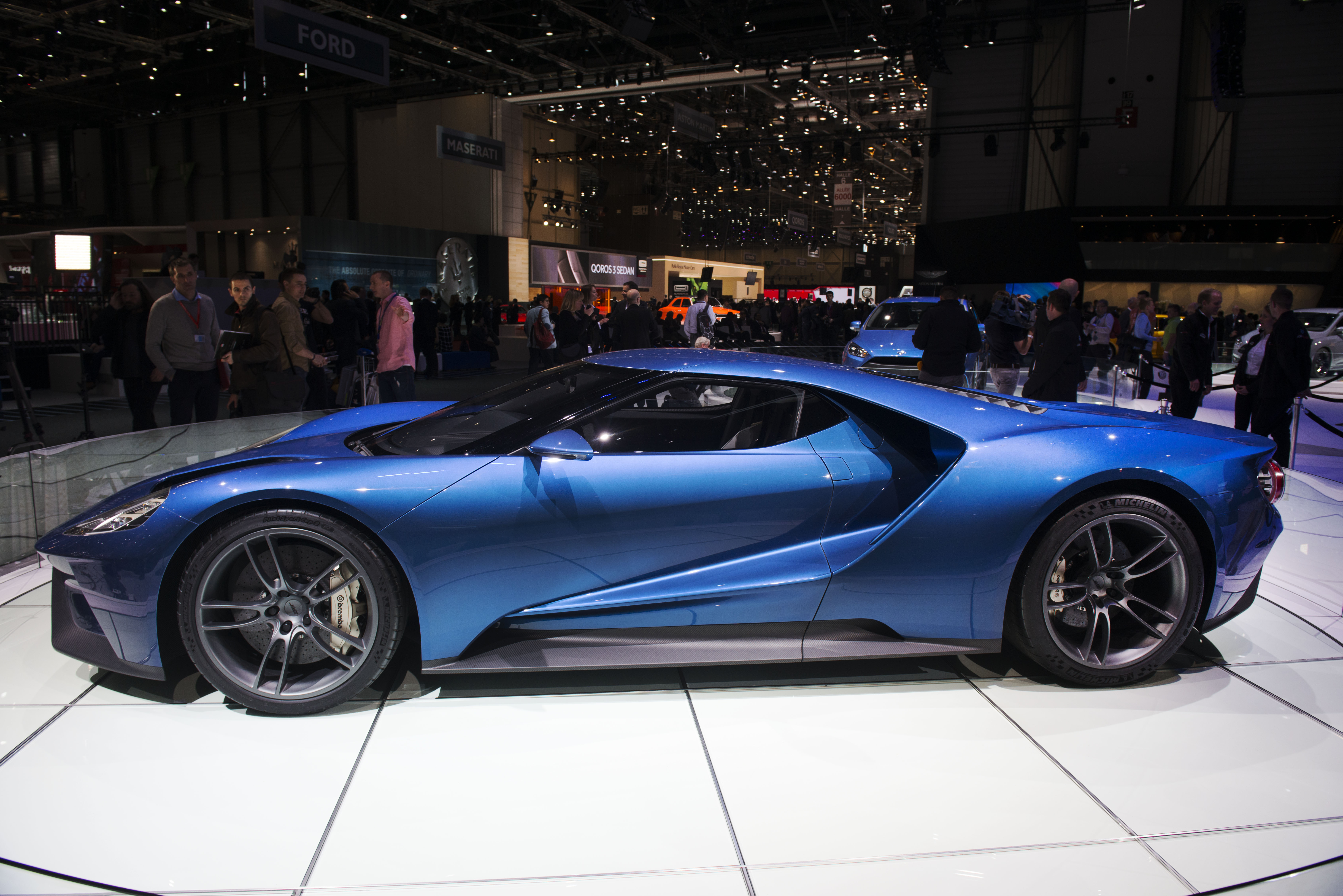 2016 Ford GT - side profile