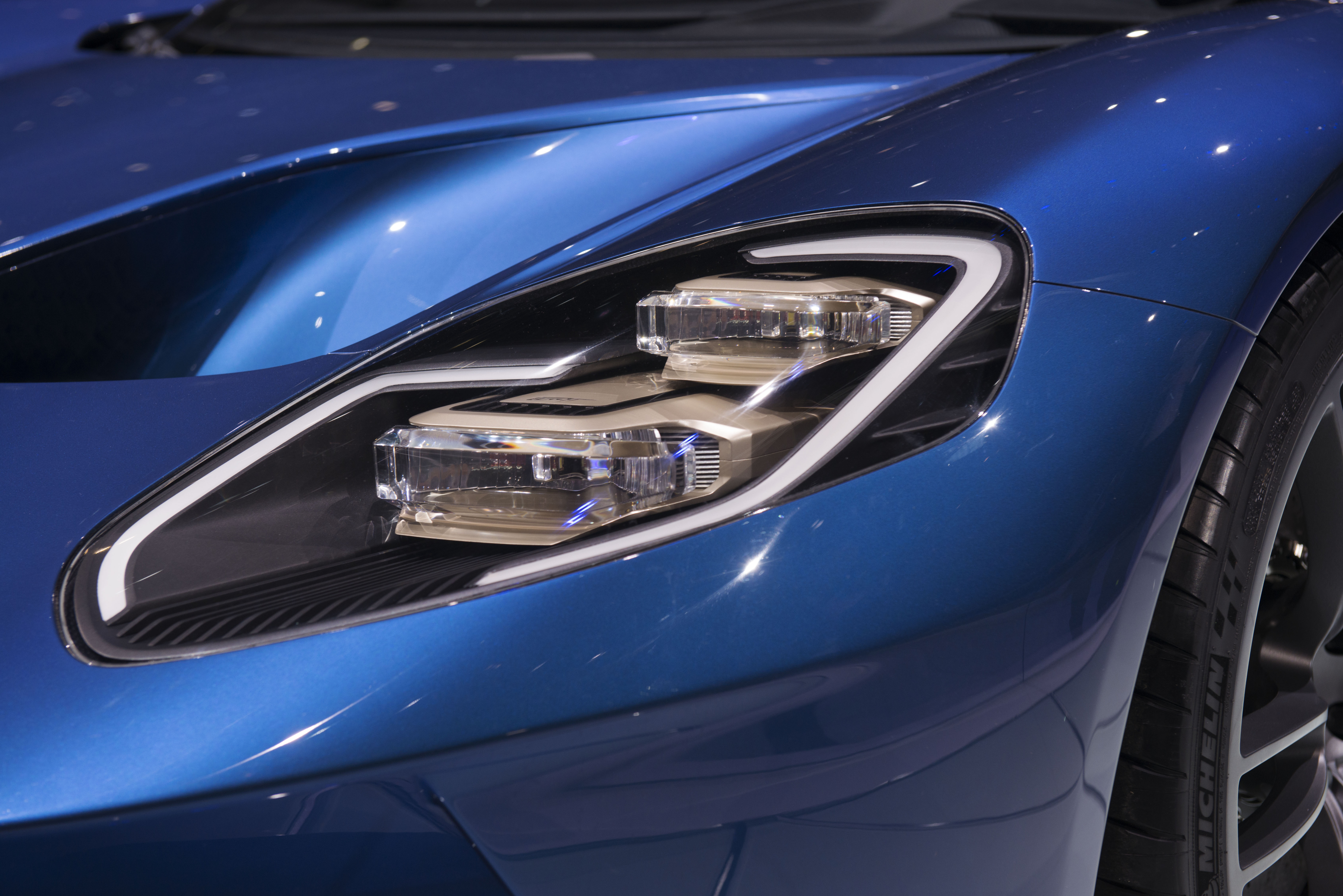 2016 Ford GT - headlight