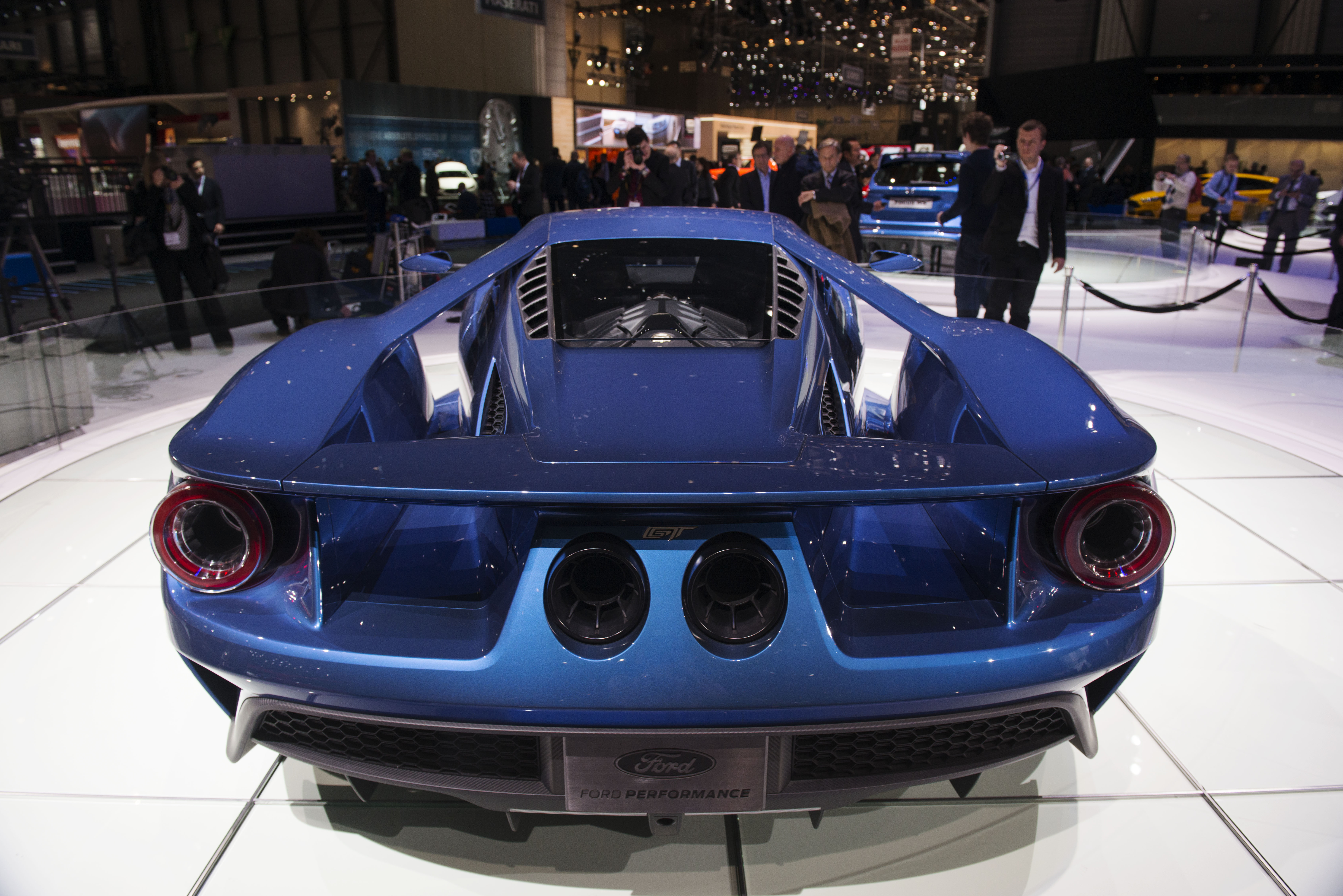 2016 Ford GT - rear