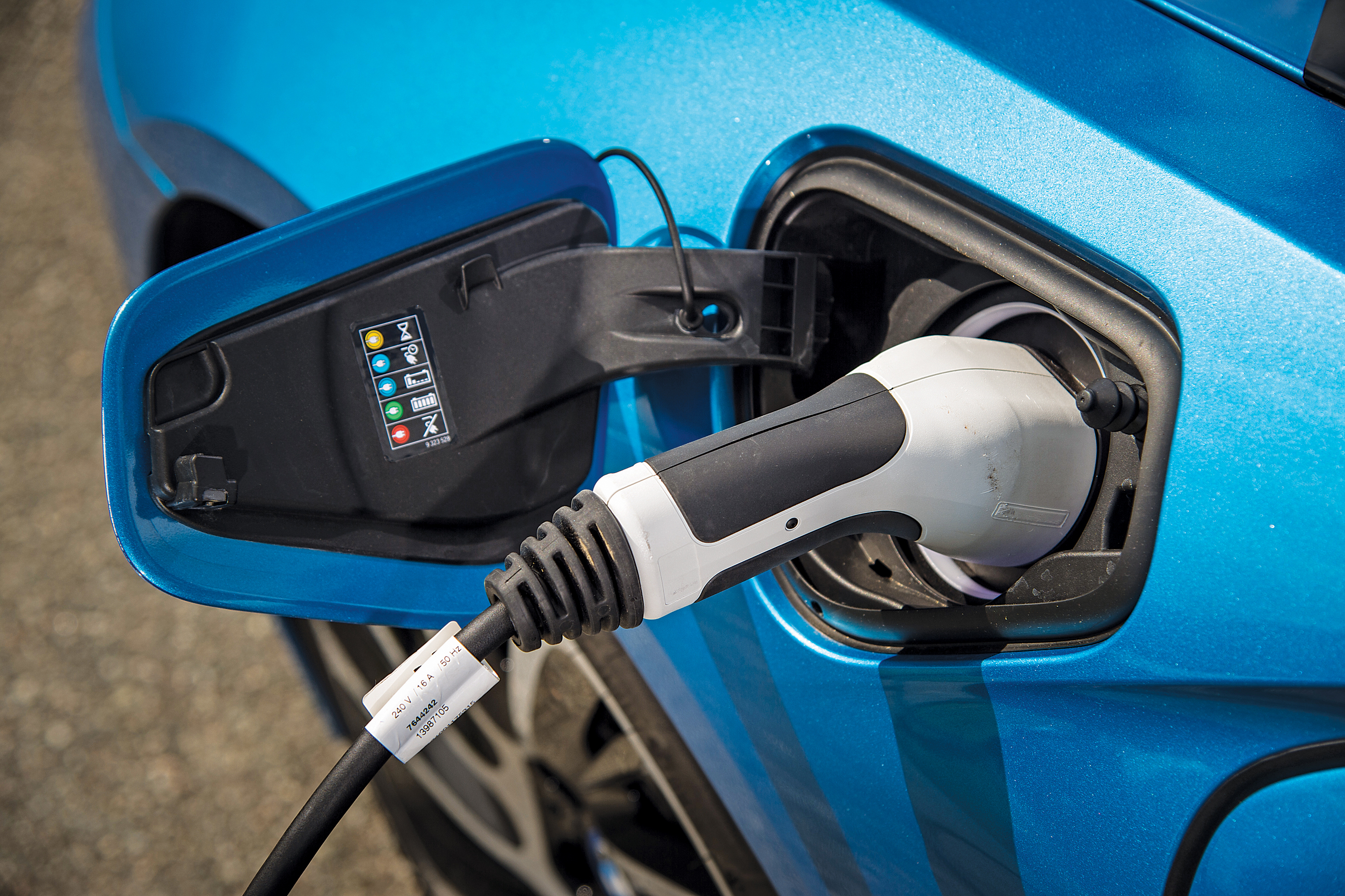 BMW i8 charging port