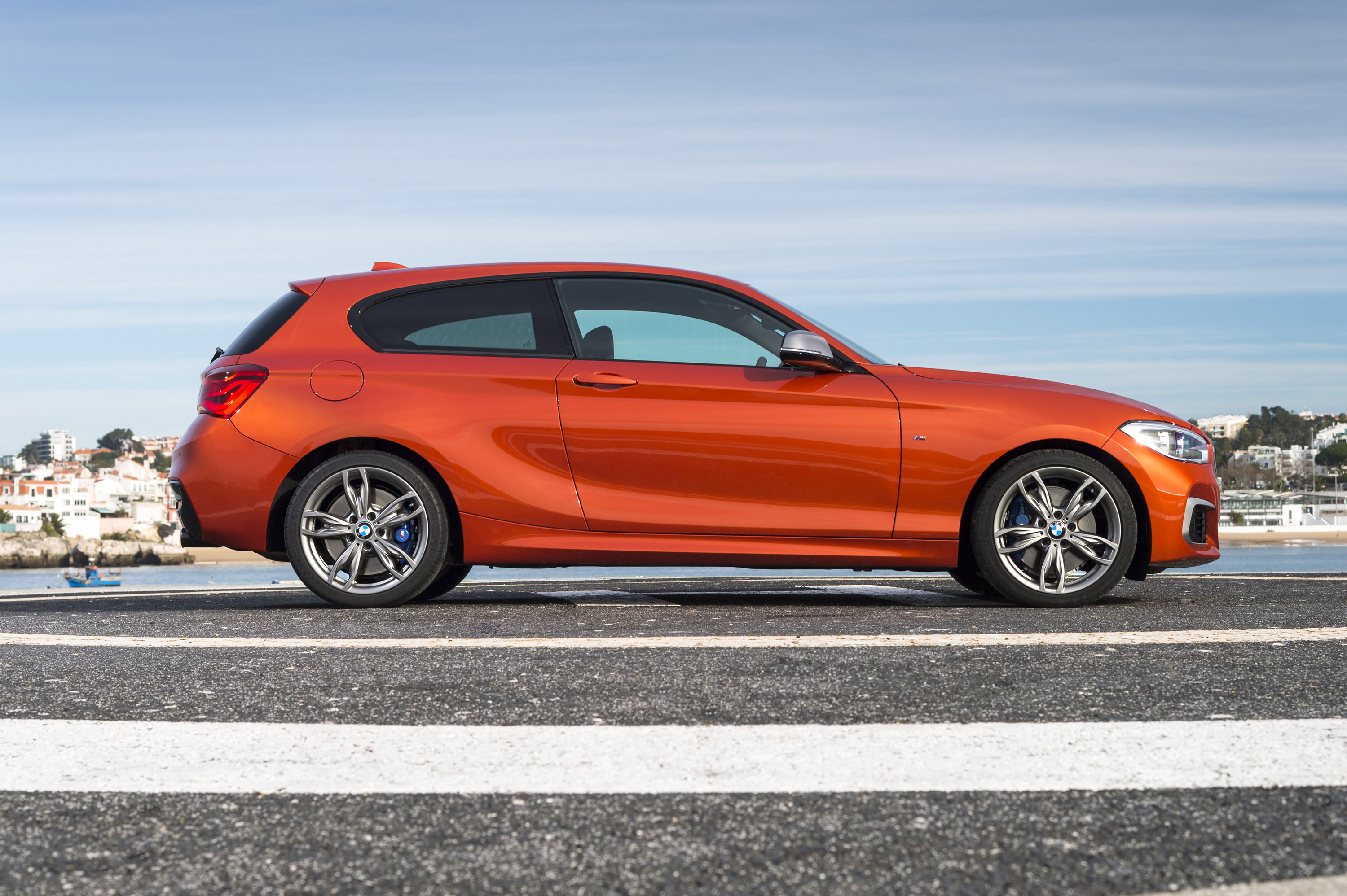 M140i side 2