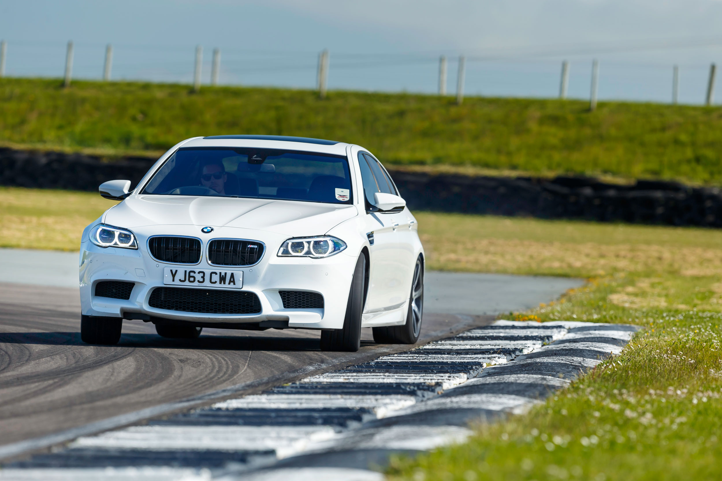 BMW M5 F10 - white