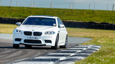 BMW M5 F10 - white