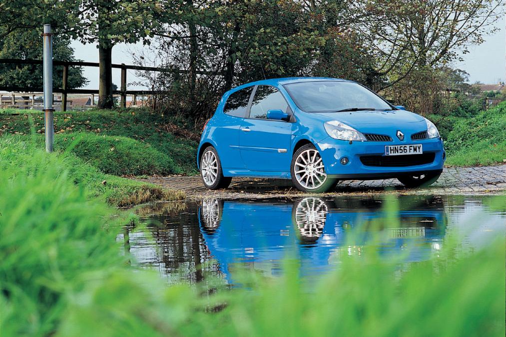 The Clio 182 looks very good in blue
