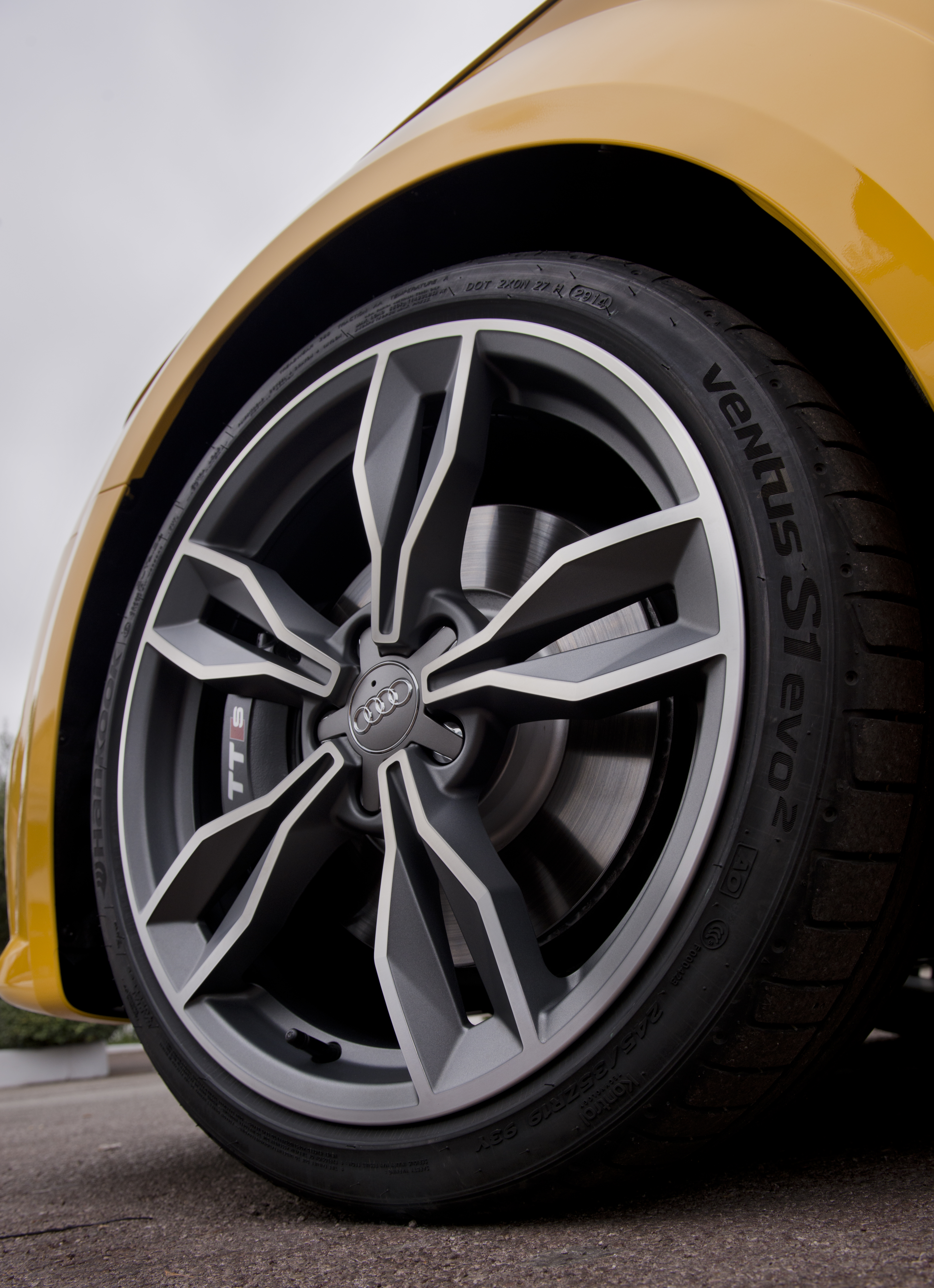 Audi TT S wheel