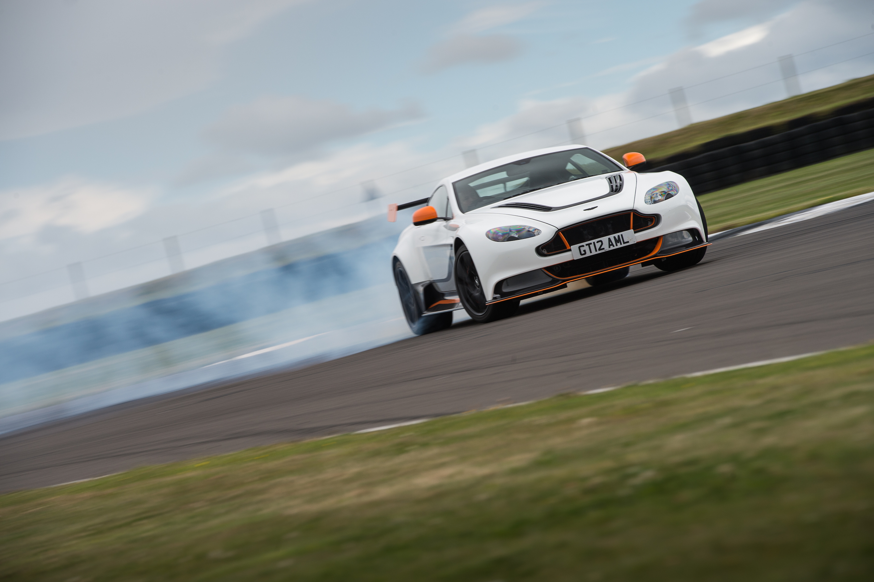 Aston Martin Vantage GT12