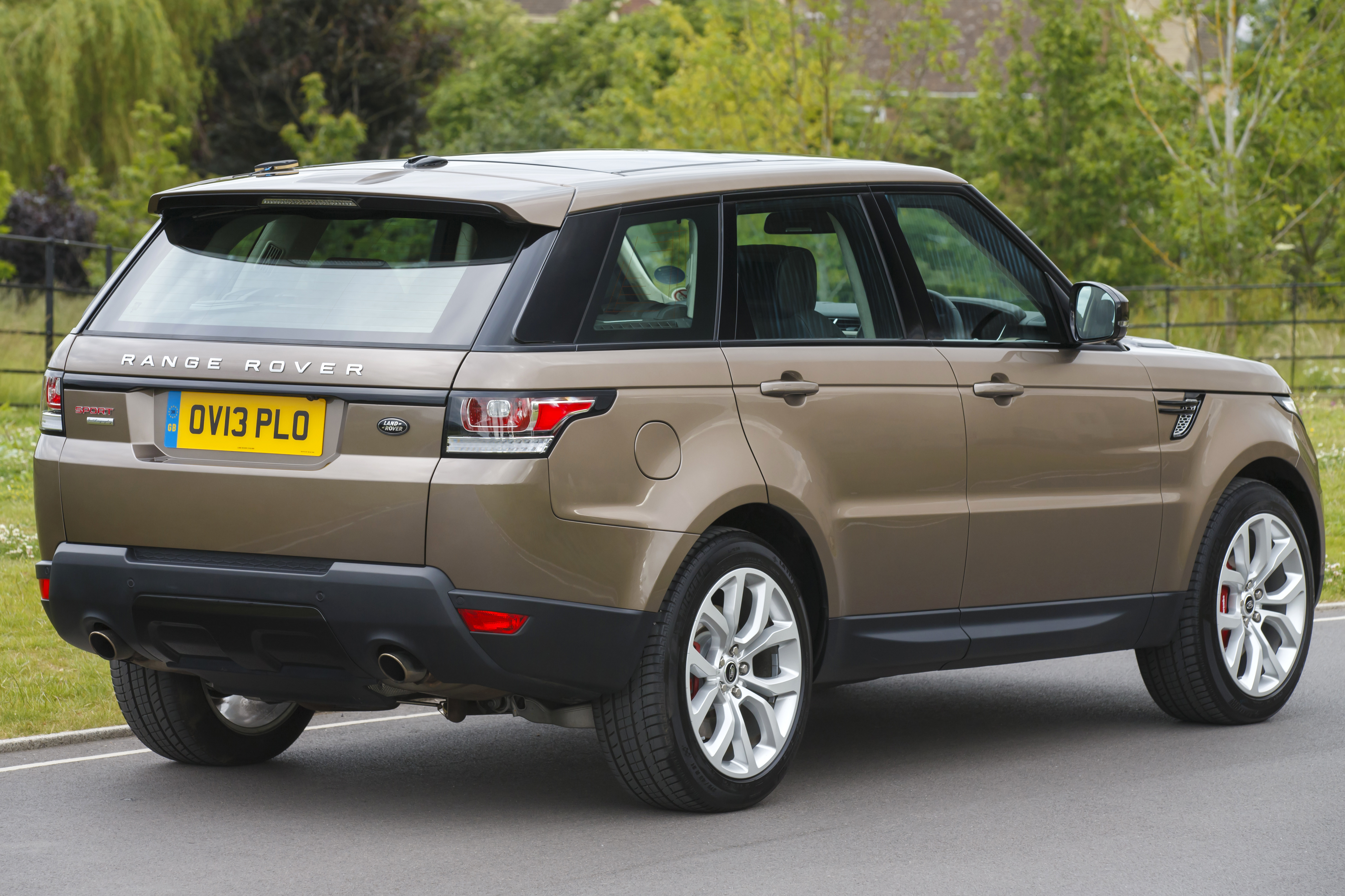 Range Rover Sport rear 3/4 static
