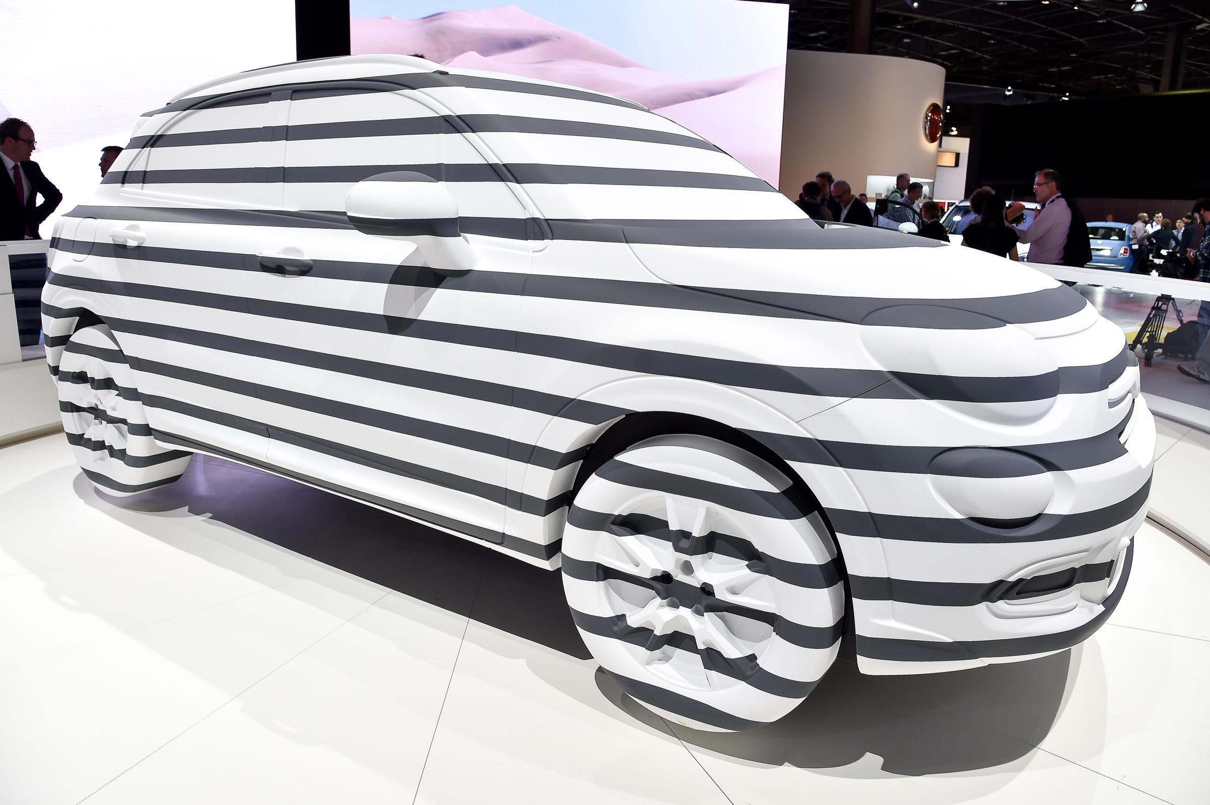 Fiat 500x sculpture: Paris motor show 2014