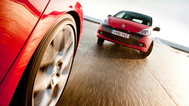 VW Golf GTI 35 v Renaultsport Clio 200 Raider
